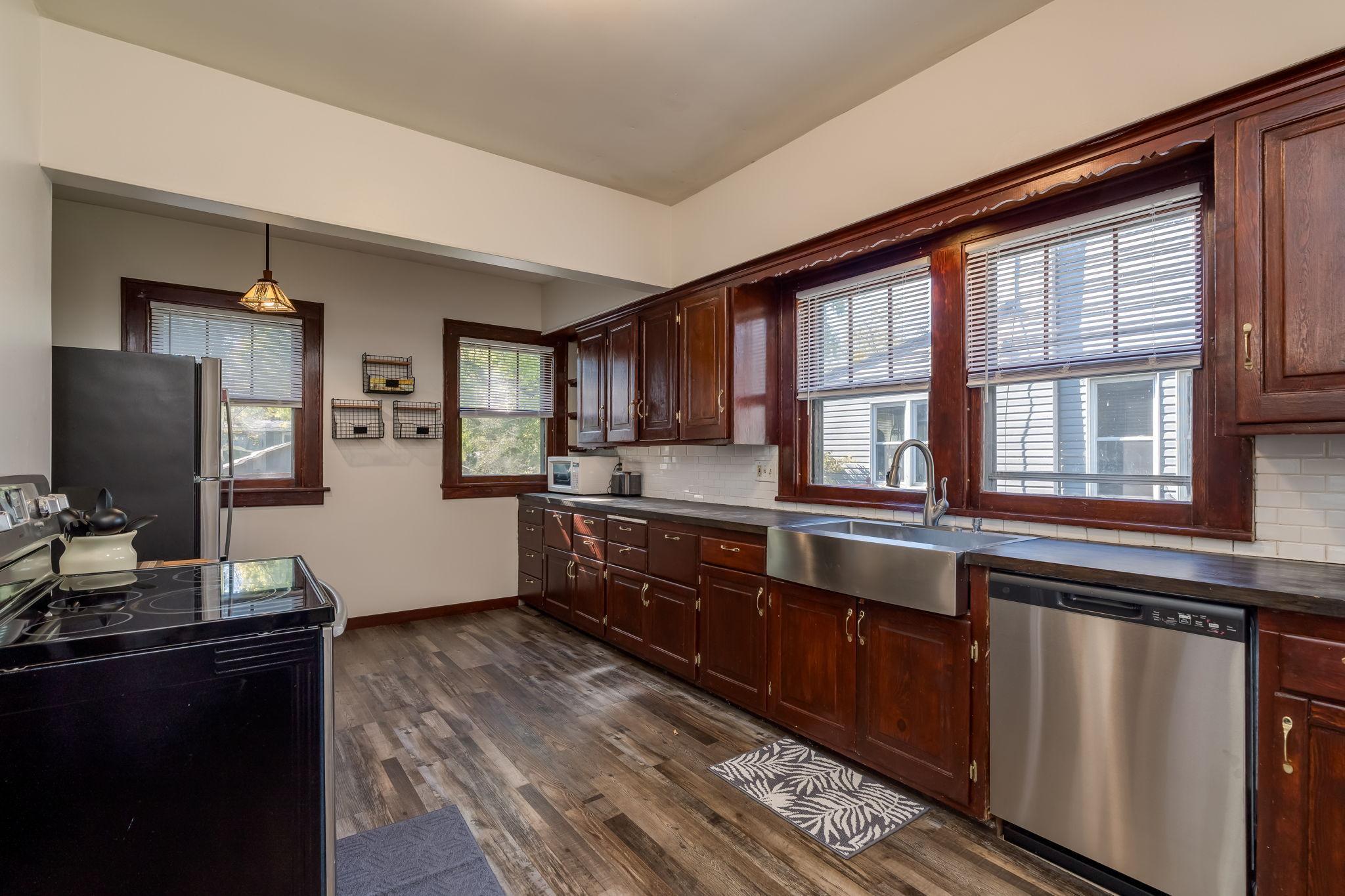 607 Blue Earth Street