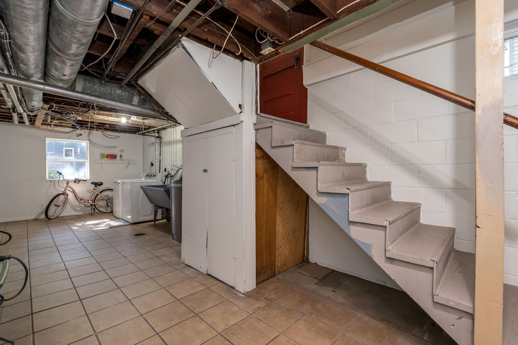 607 Blue Earth Street