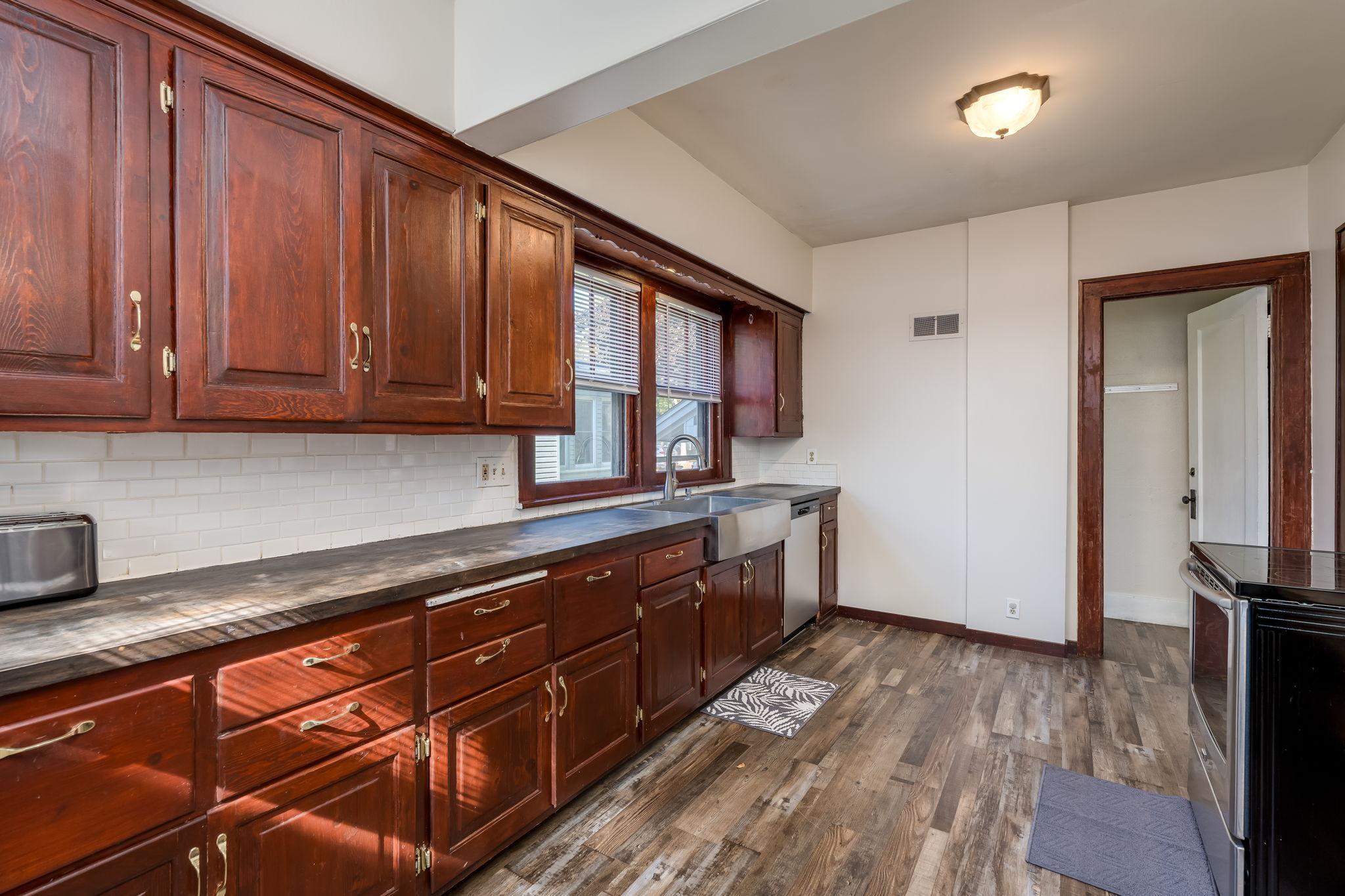 607 Blue Earth Street