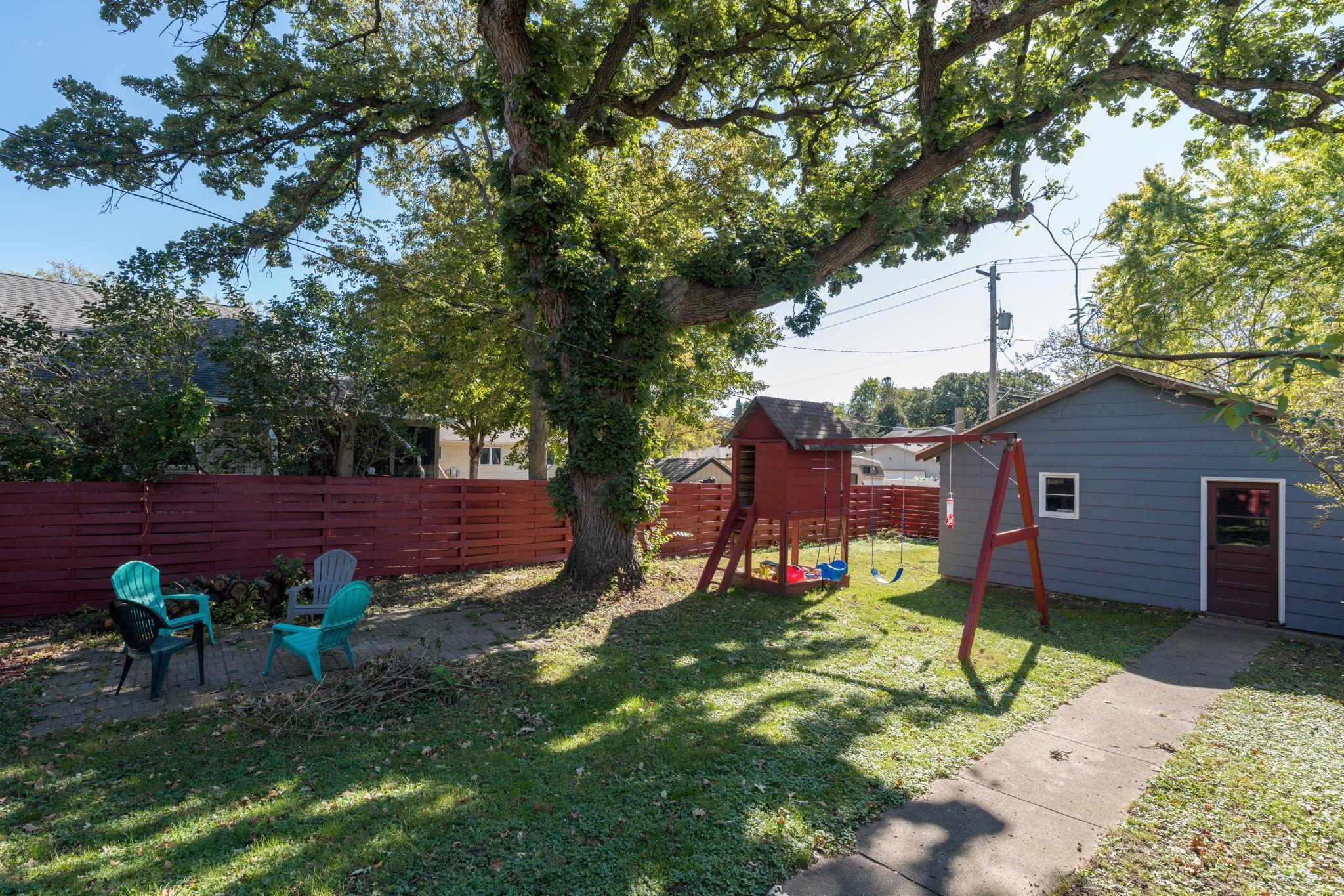 607 Blue Earth Street