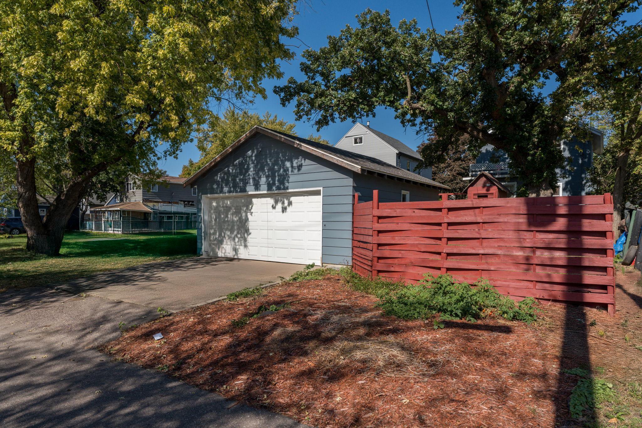 607 Blue Earth Street