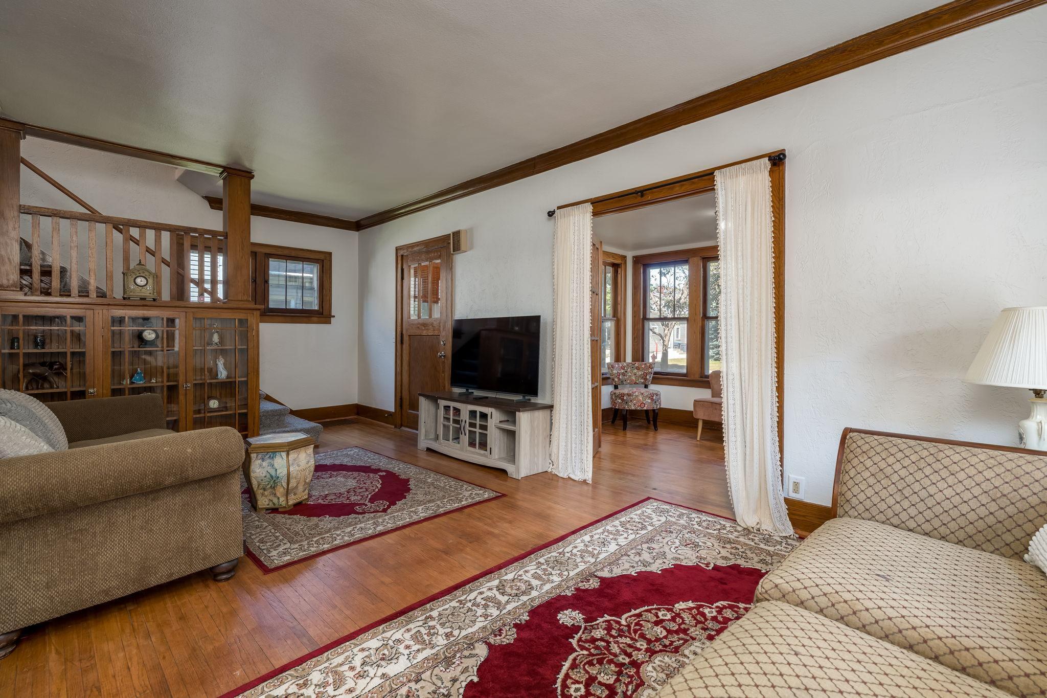 607 Blue Earth Street