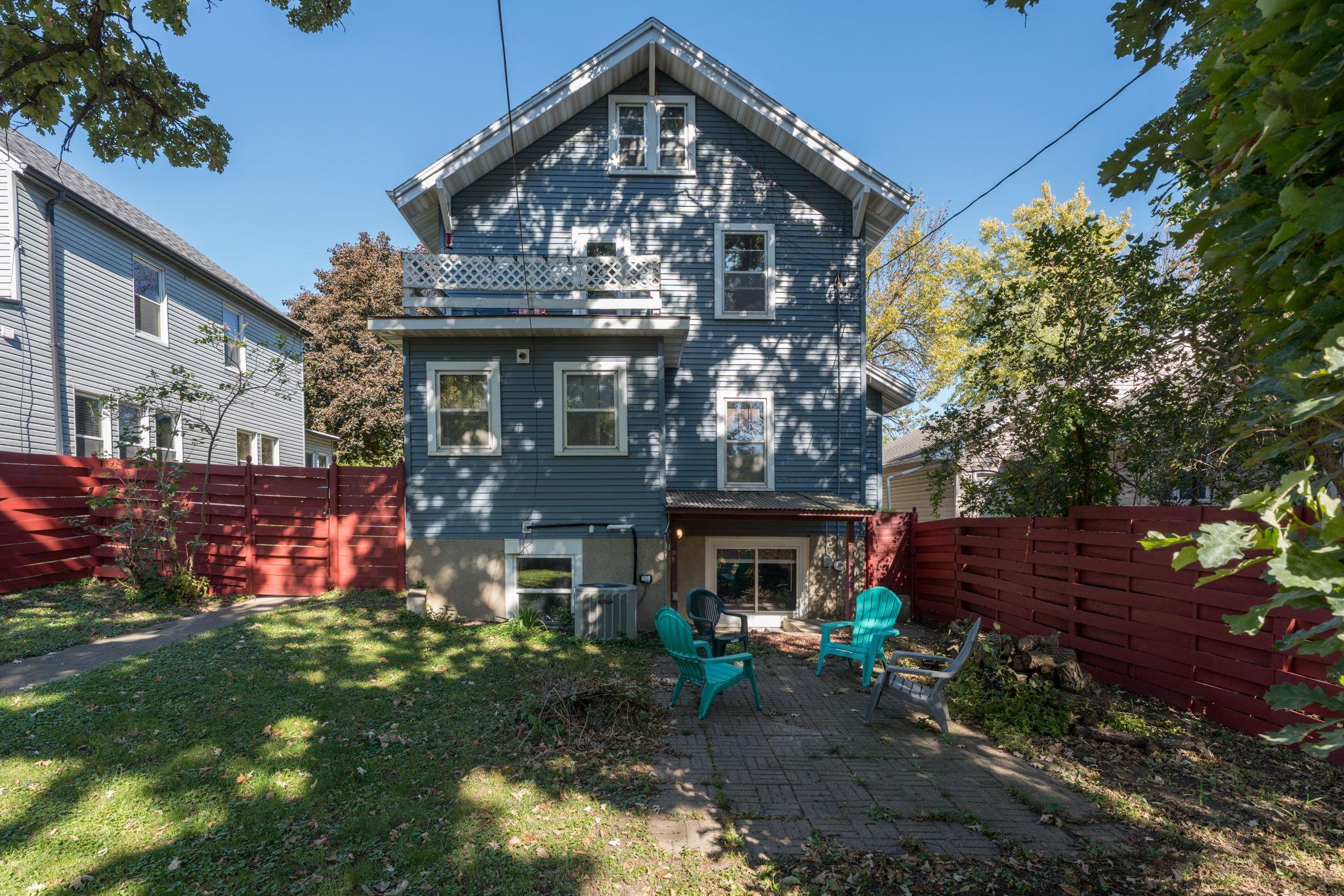 607 Blue Earth Street