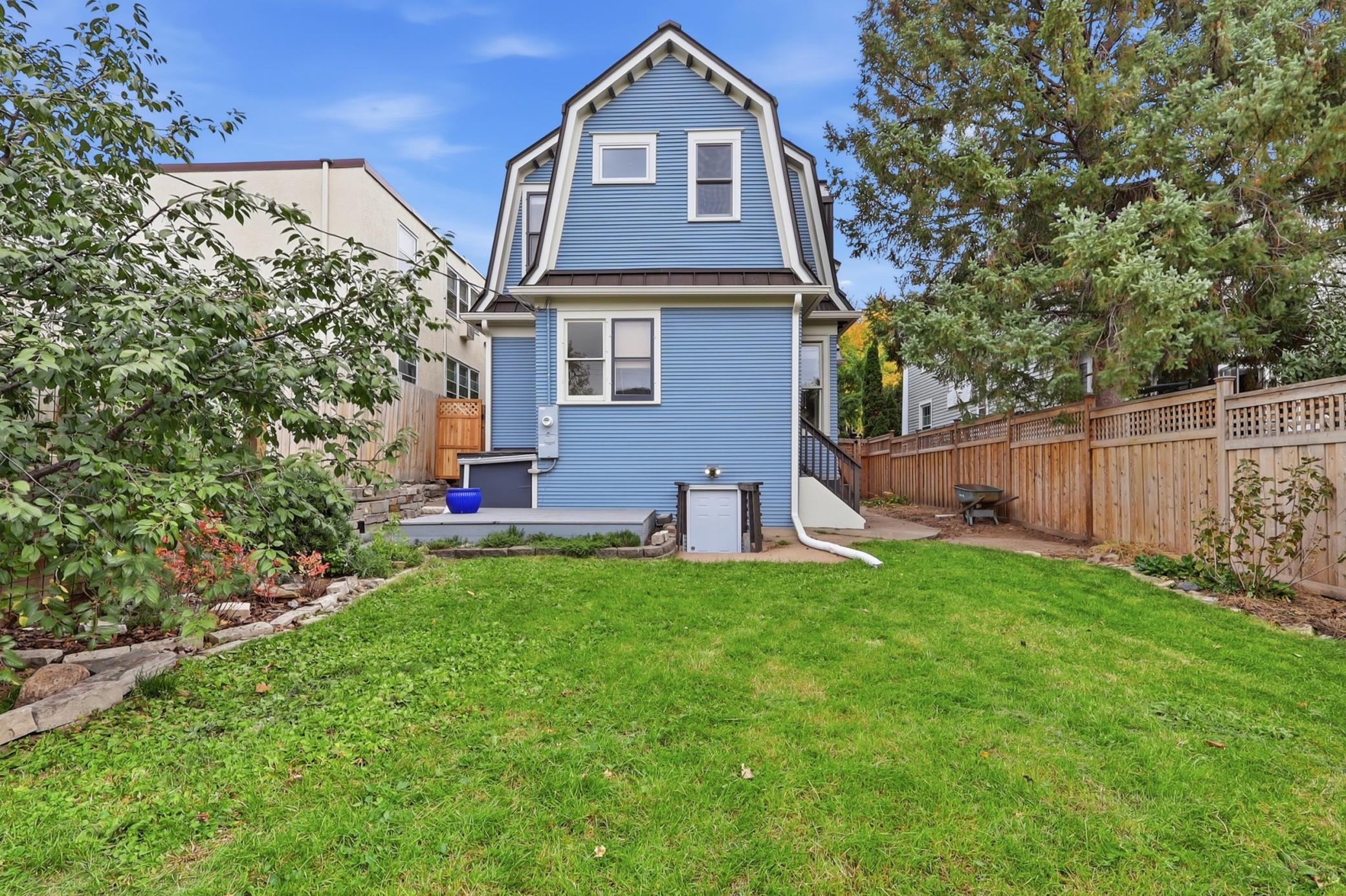 2220 Pleasant Avenue