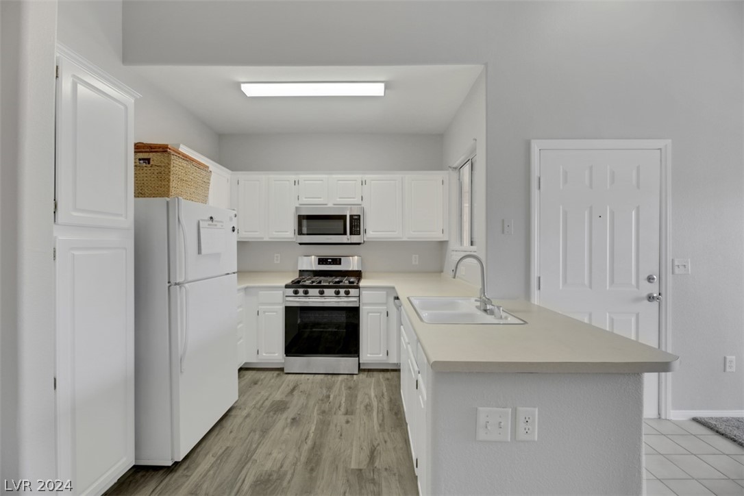 855 North Stephanie Street 2626
