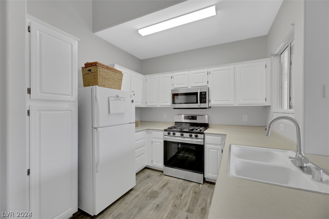 855 North Stephanie Street 2626
