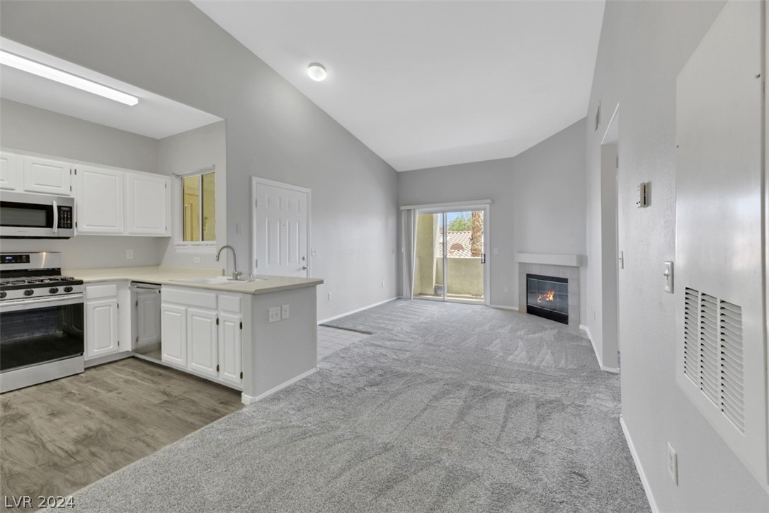 855 North Stephanie Street 2626