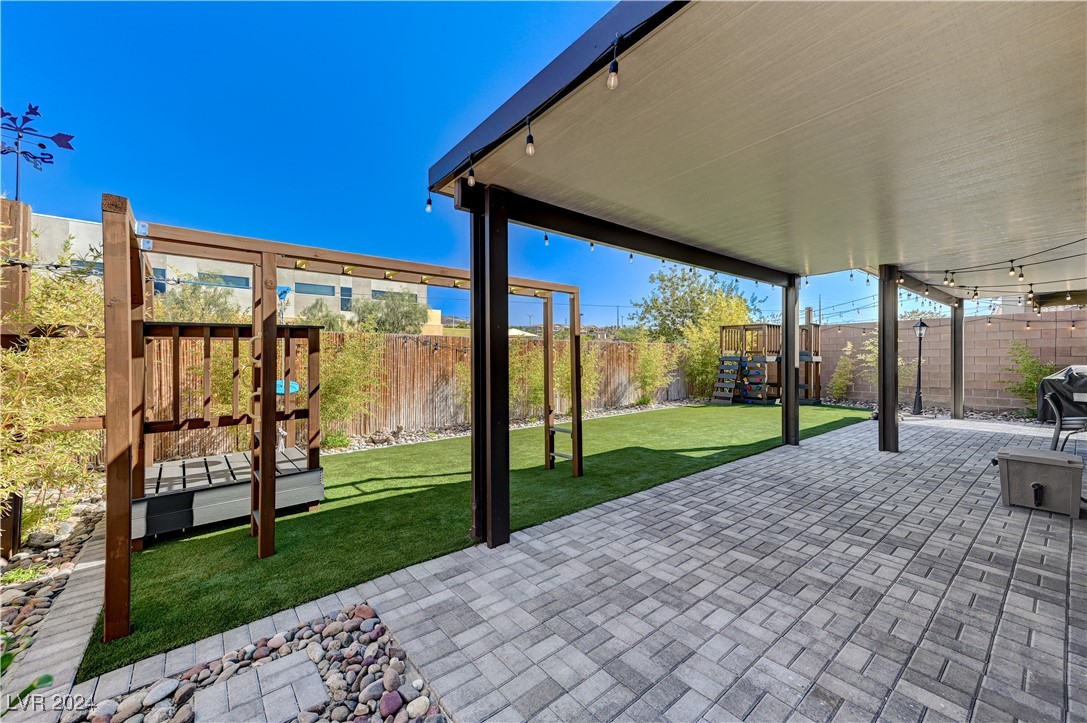 2774 Estrada Heights Street