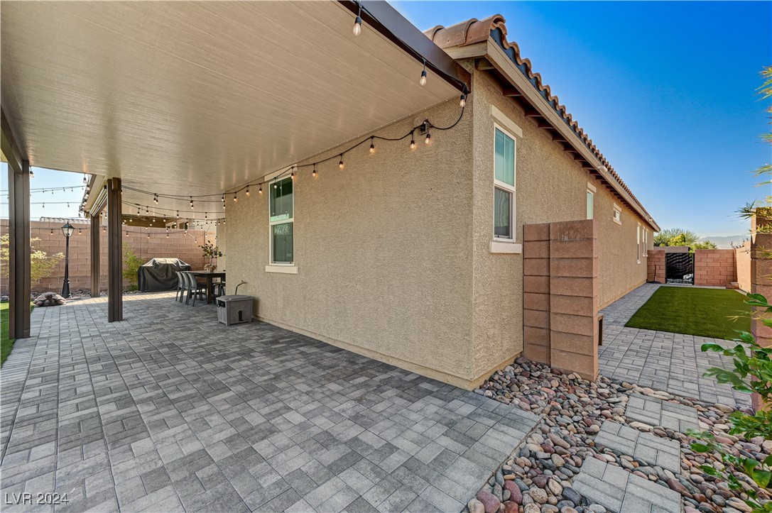 2774 Estrada Heights Street