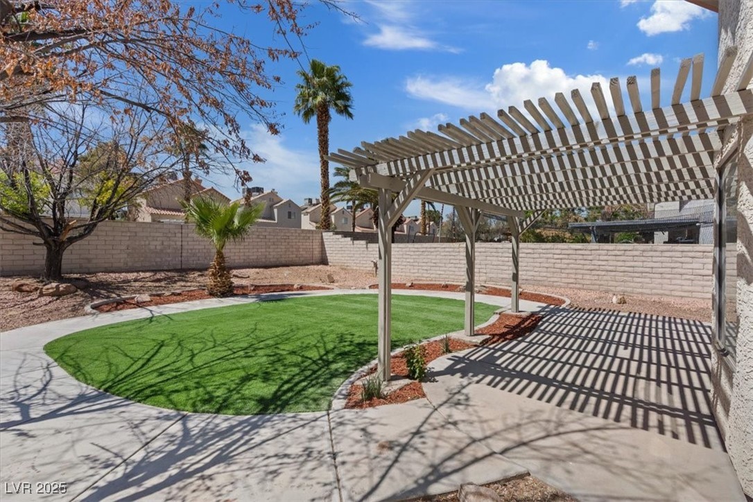 2505 Goldenmoon Street