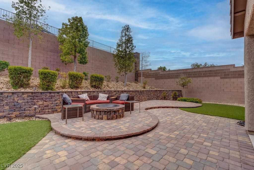 6985 Hopi Summit Court