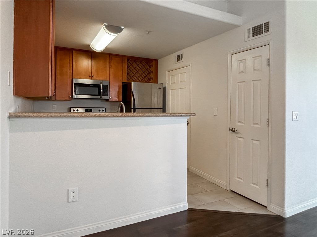 4400 South Jones Boulevard 3086