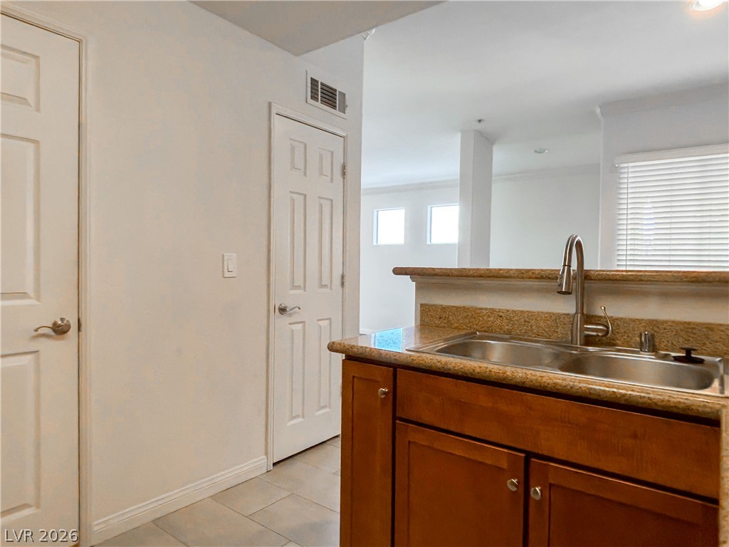 4400 South Jones Boulevard 3086