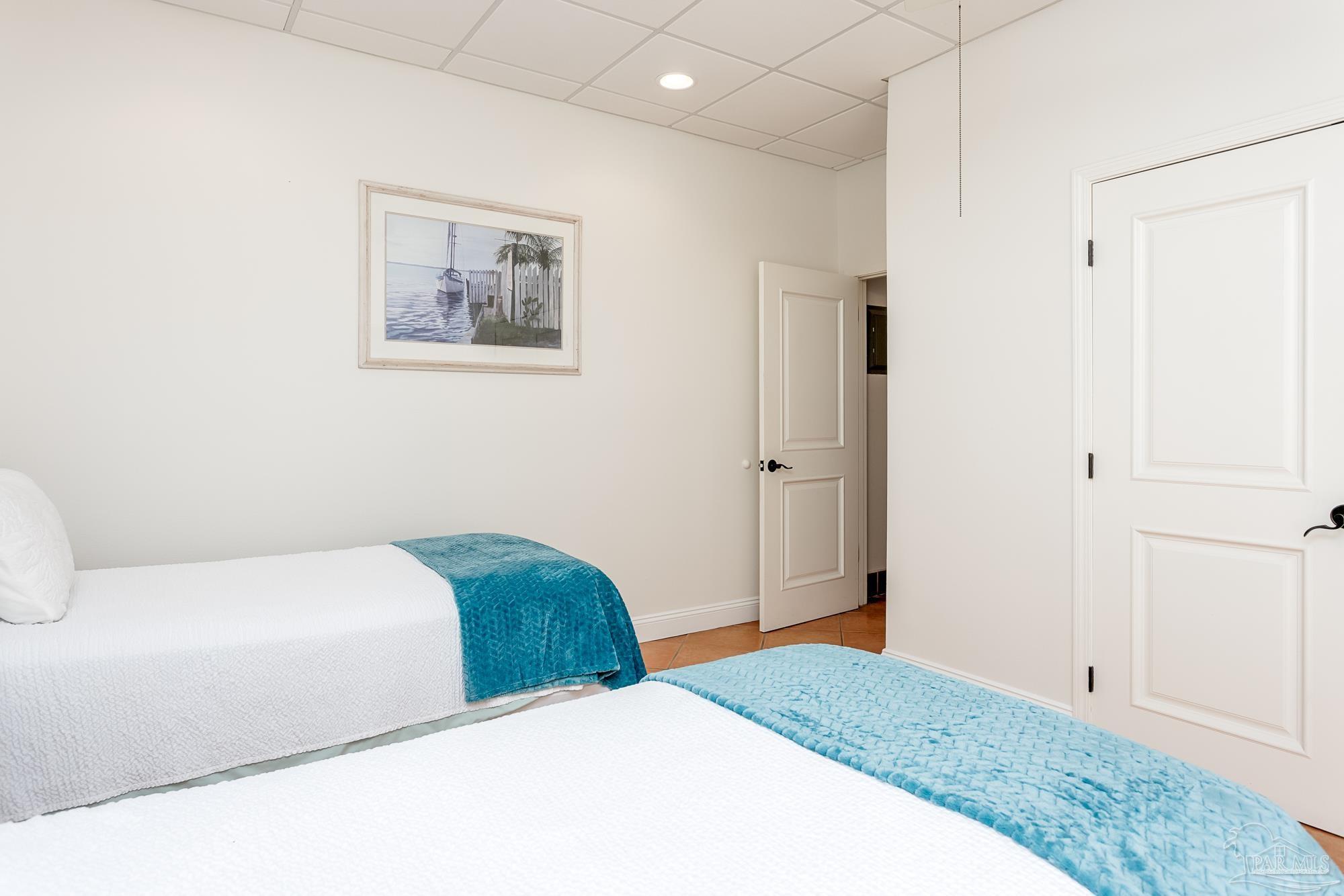 999 Ft Pickens Rd # 202
