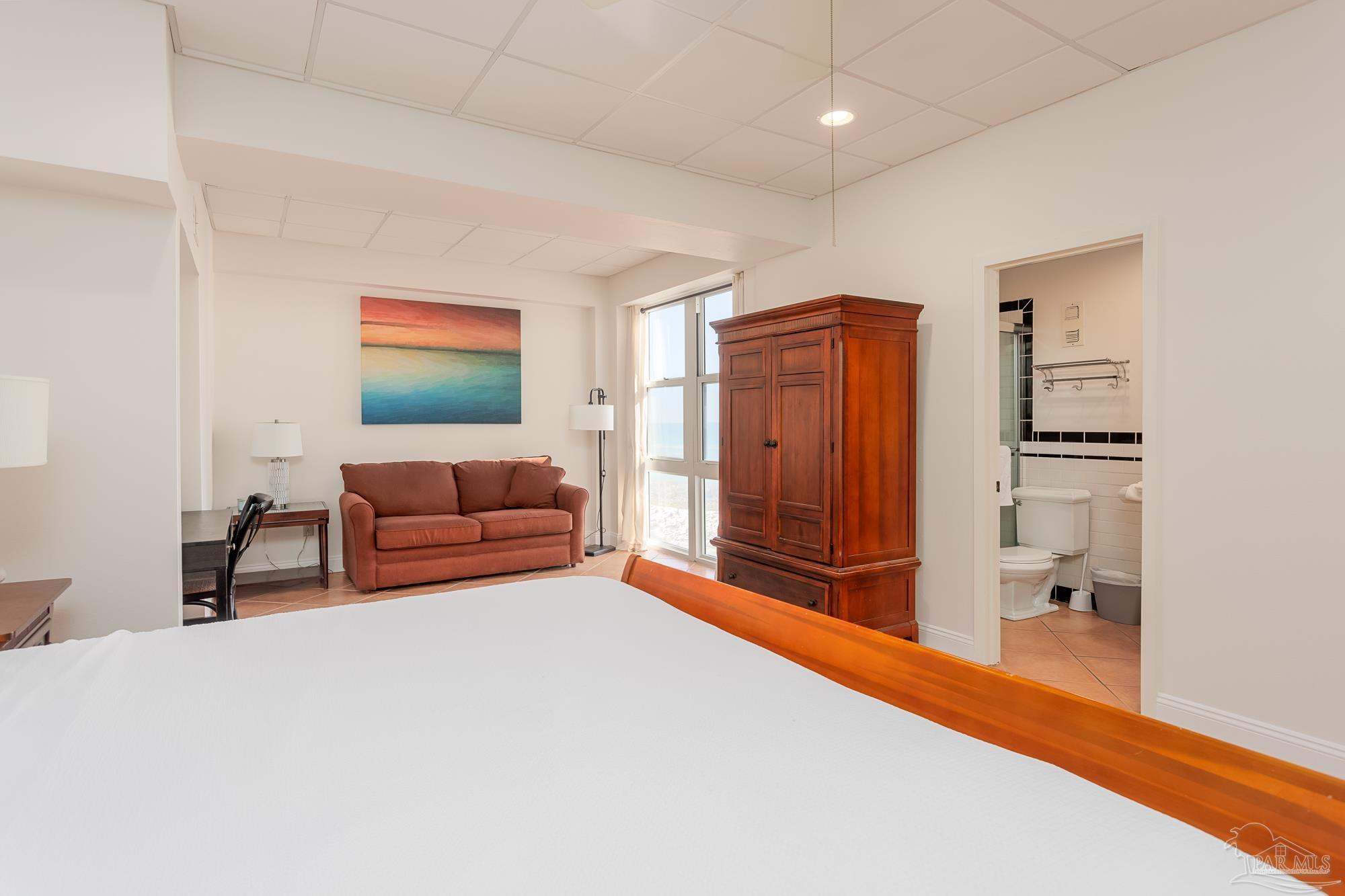 999 Ft Pickens Rd # 202
