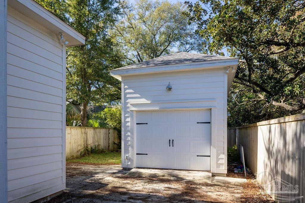 611 N Davis Hwy