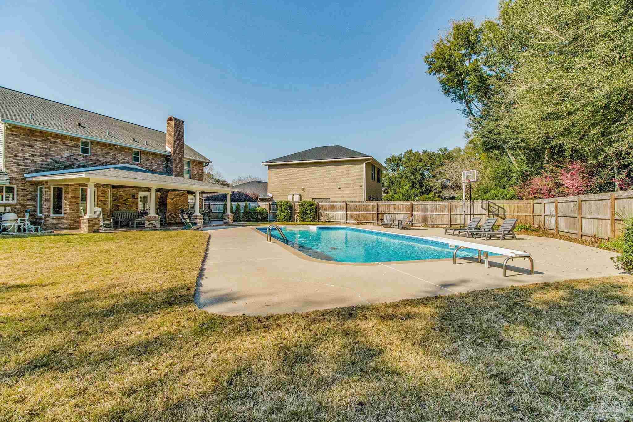 2450 Semoran Dr