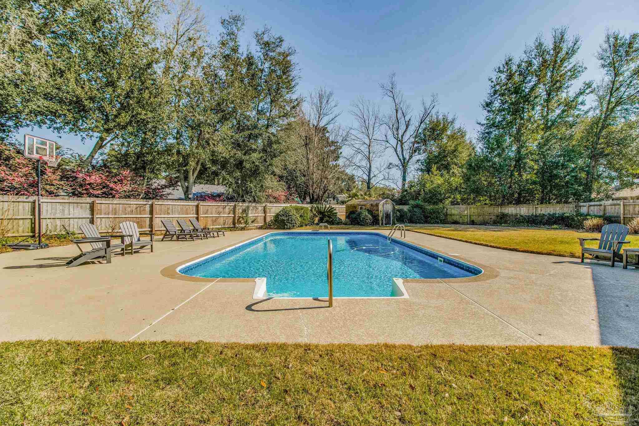 2450 Semoran Dr