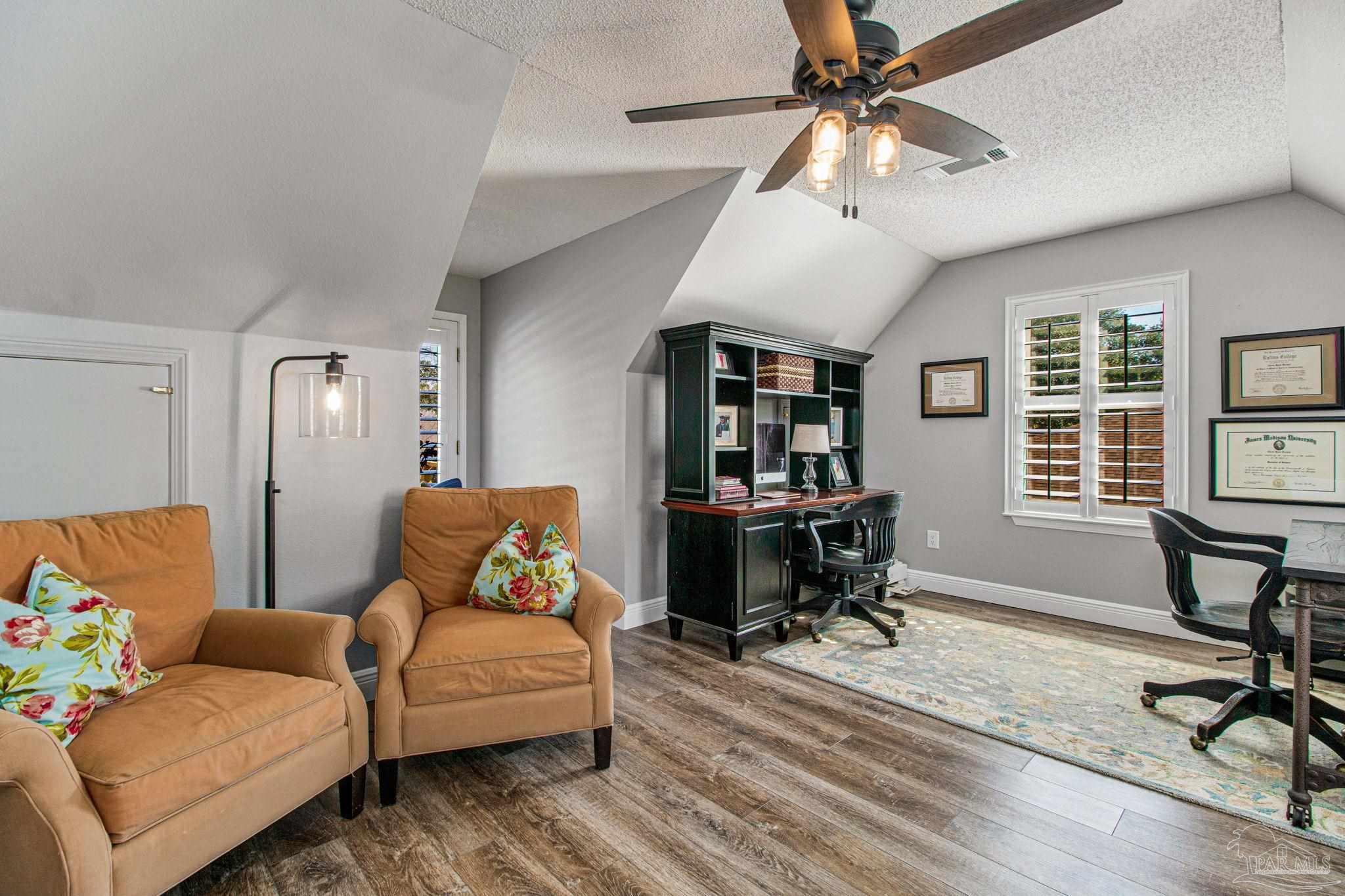 2450 Semoran Dr
