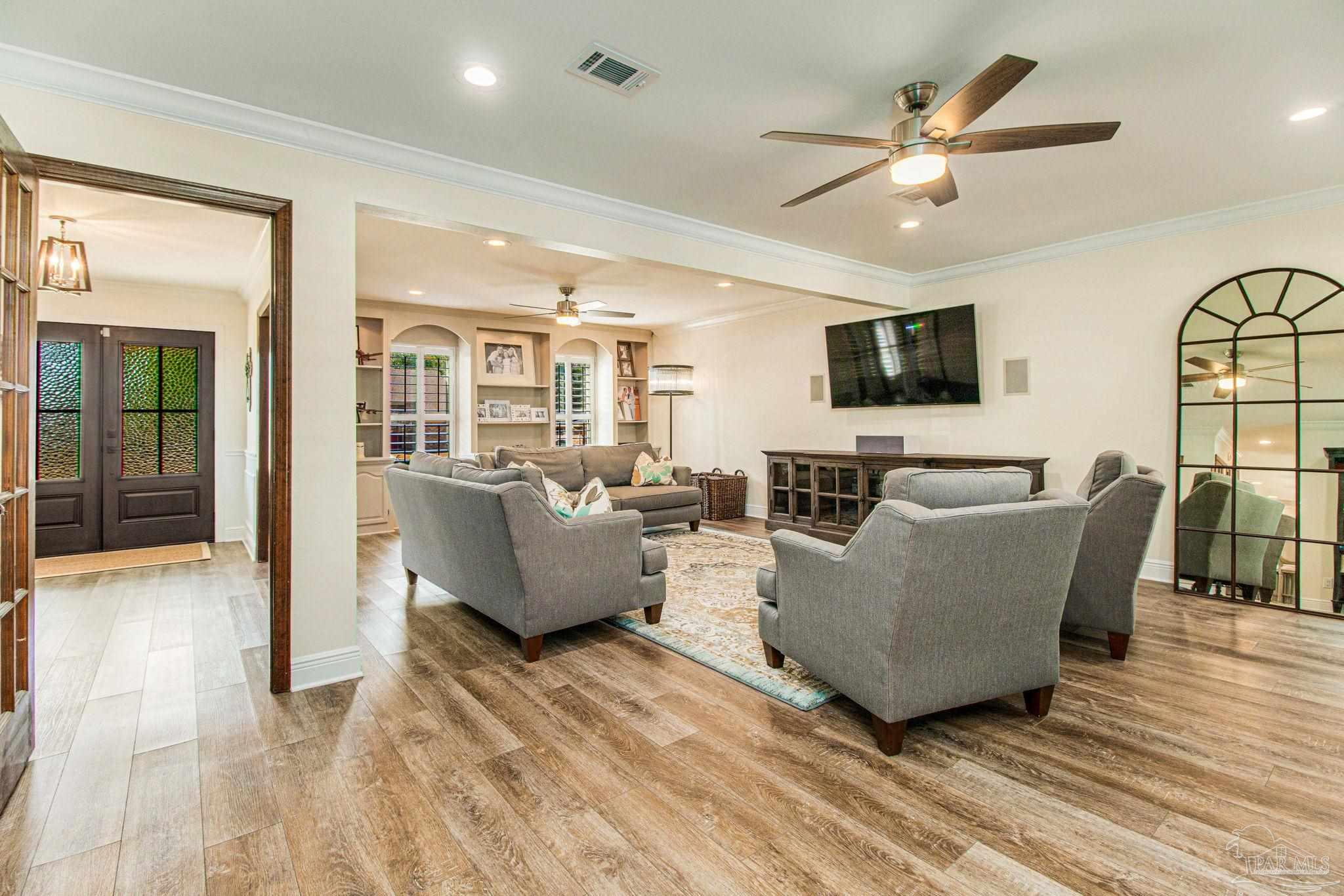 2450 Semoran Dr