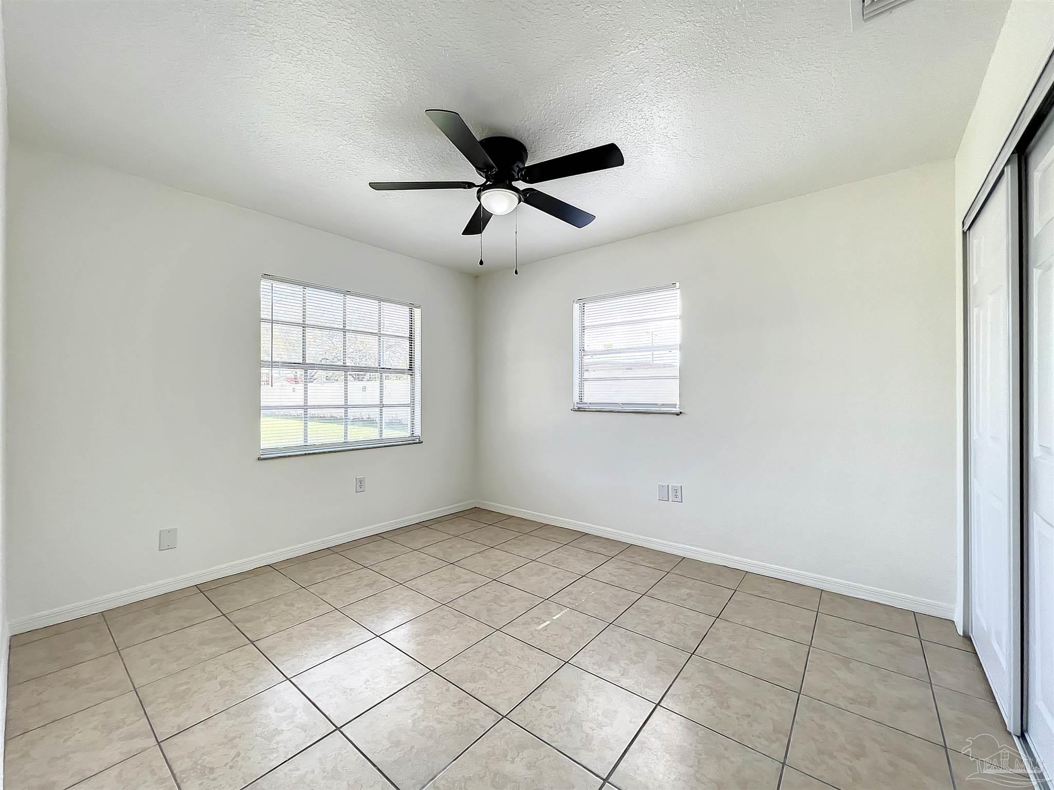 5034 W Washington St