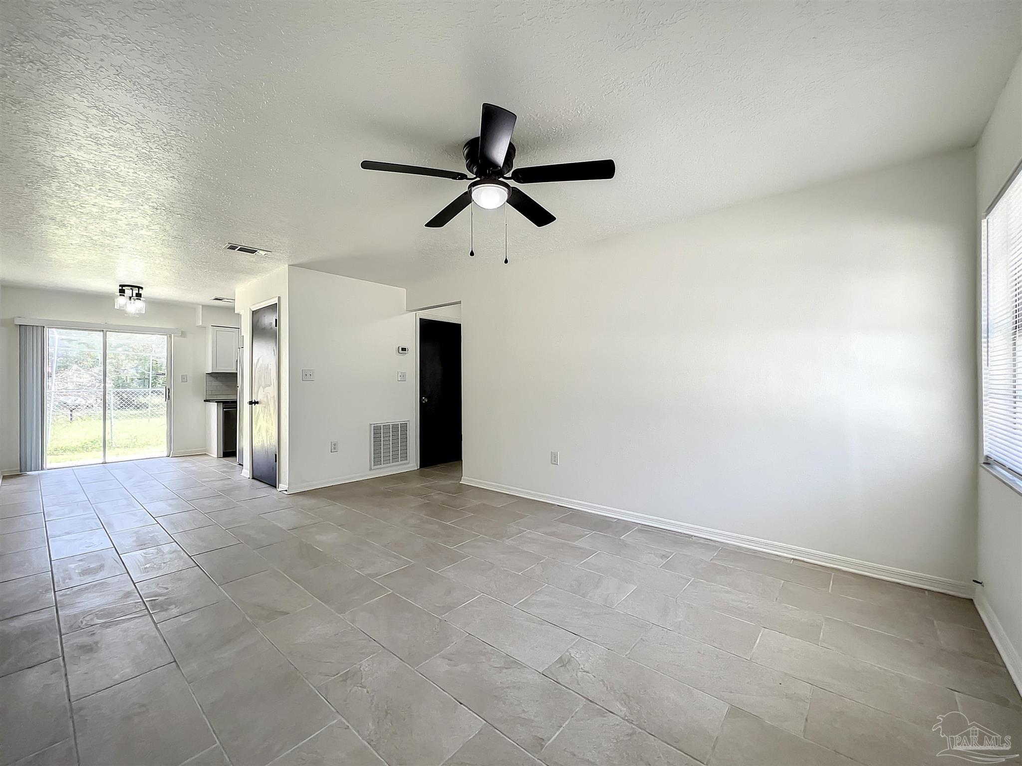 5034 W Washington St