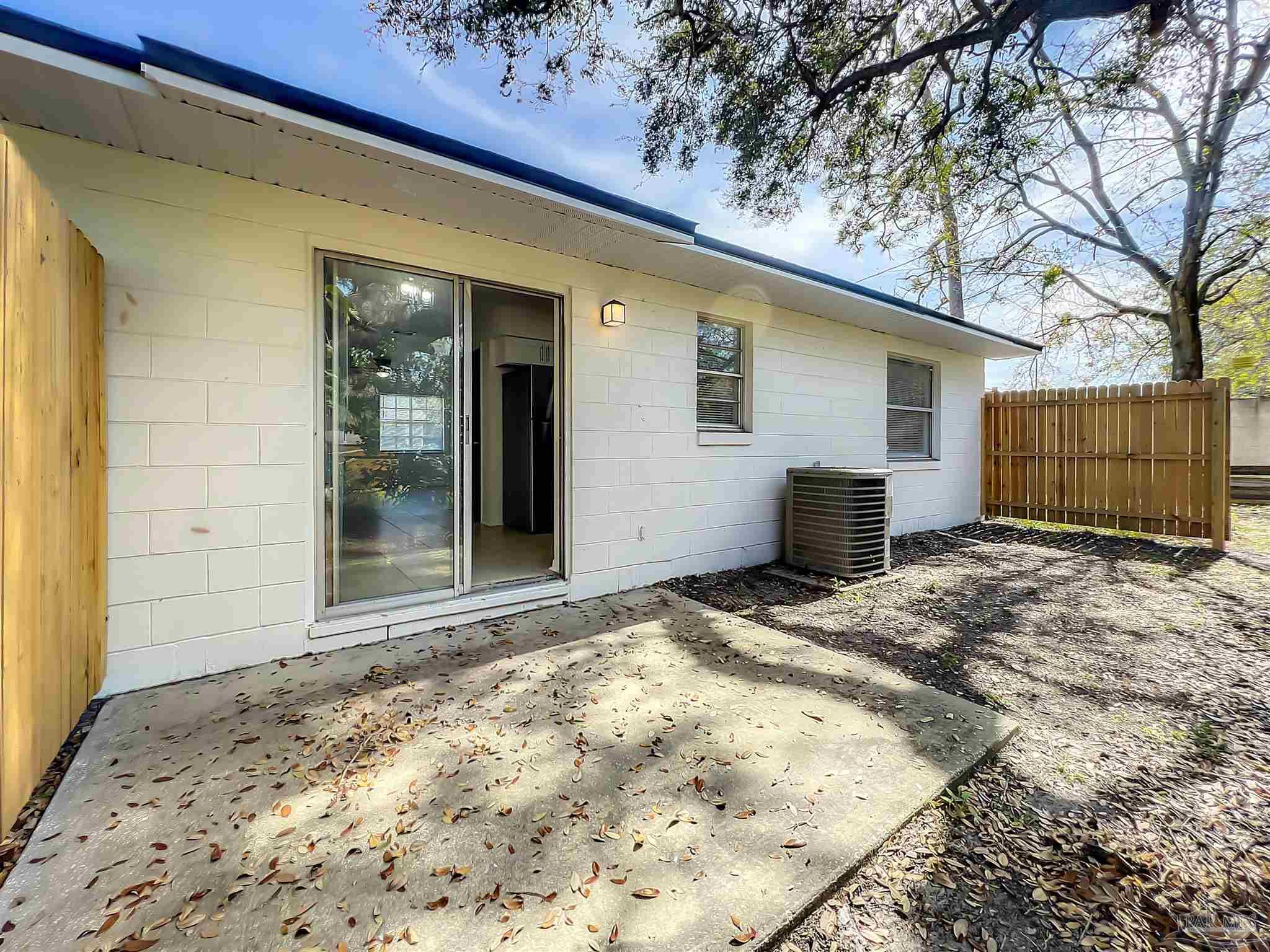 5034 W Washington St