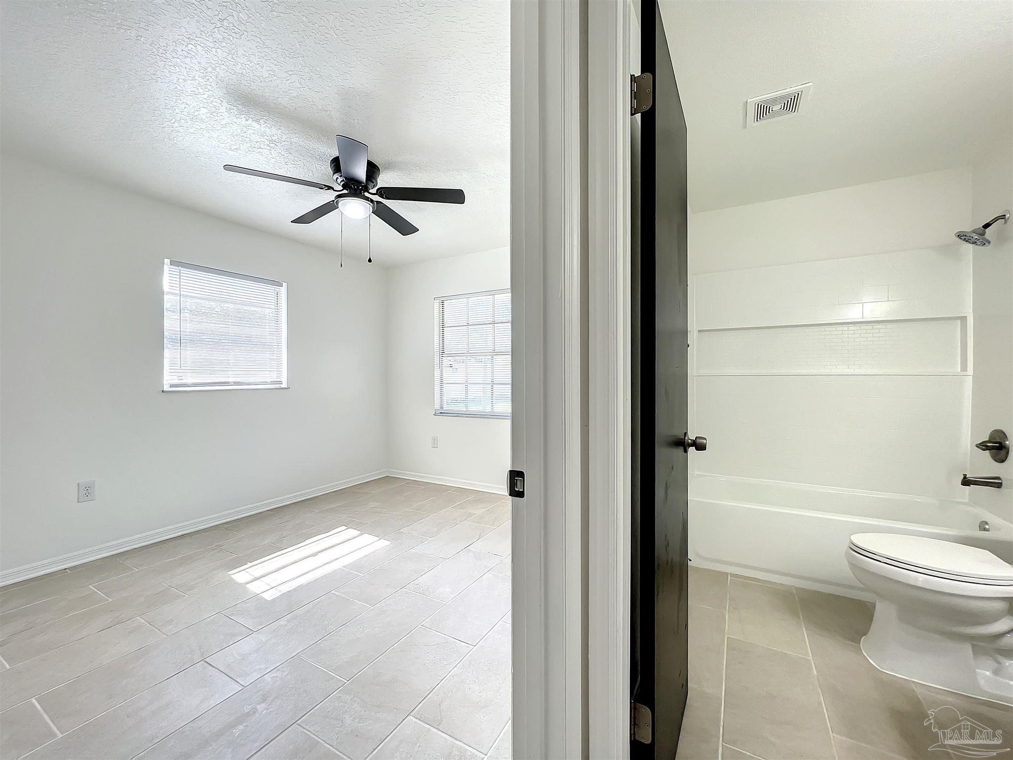 5034 W Washington St