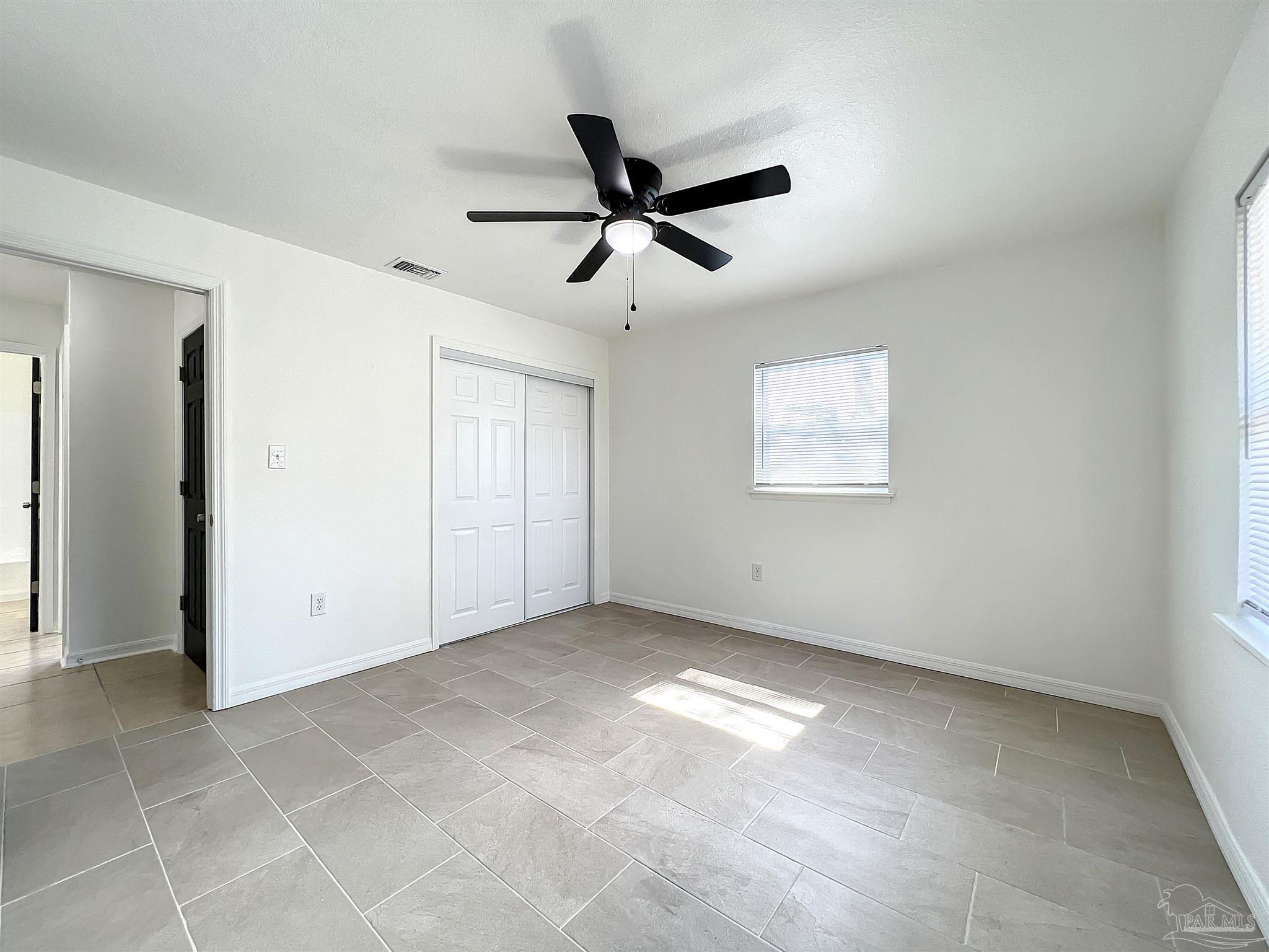 5034 W Washington St