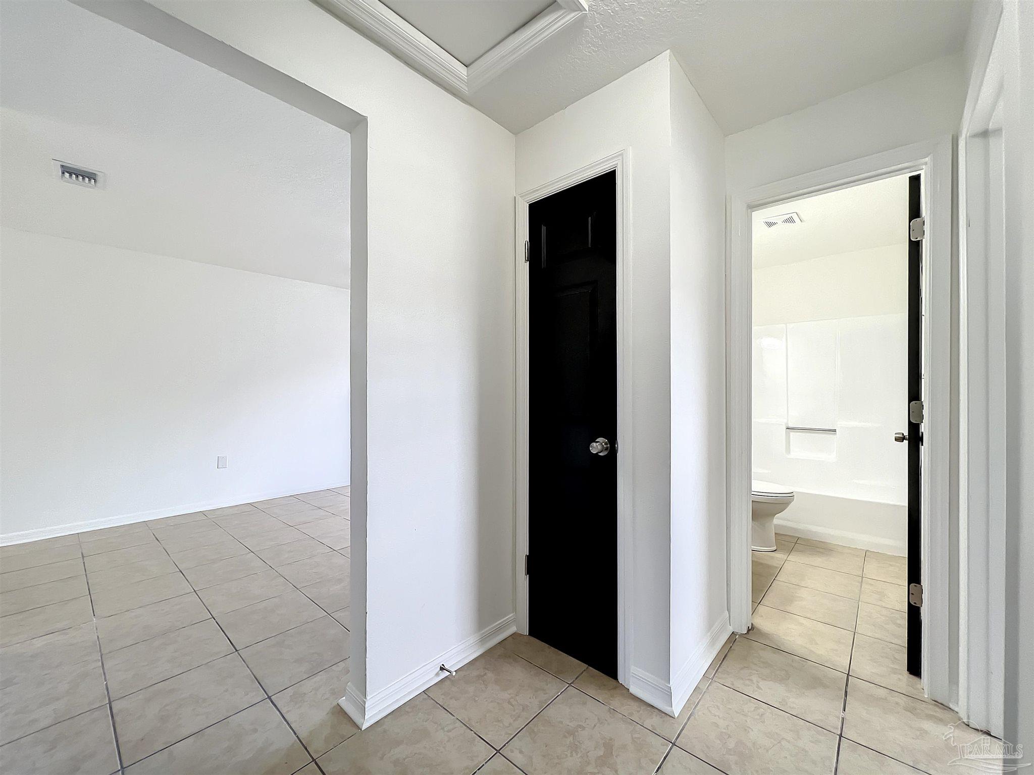 5034 W Washington St