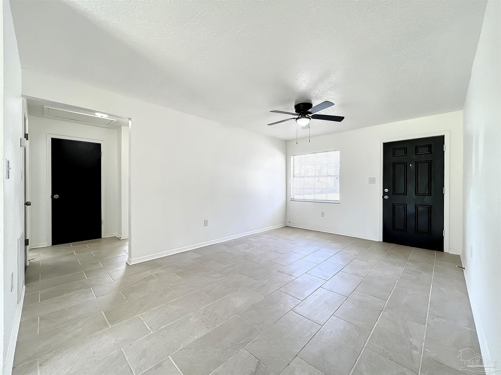 5034 W Washington St