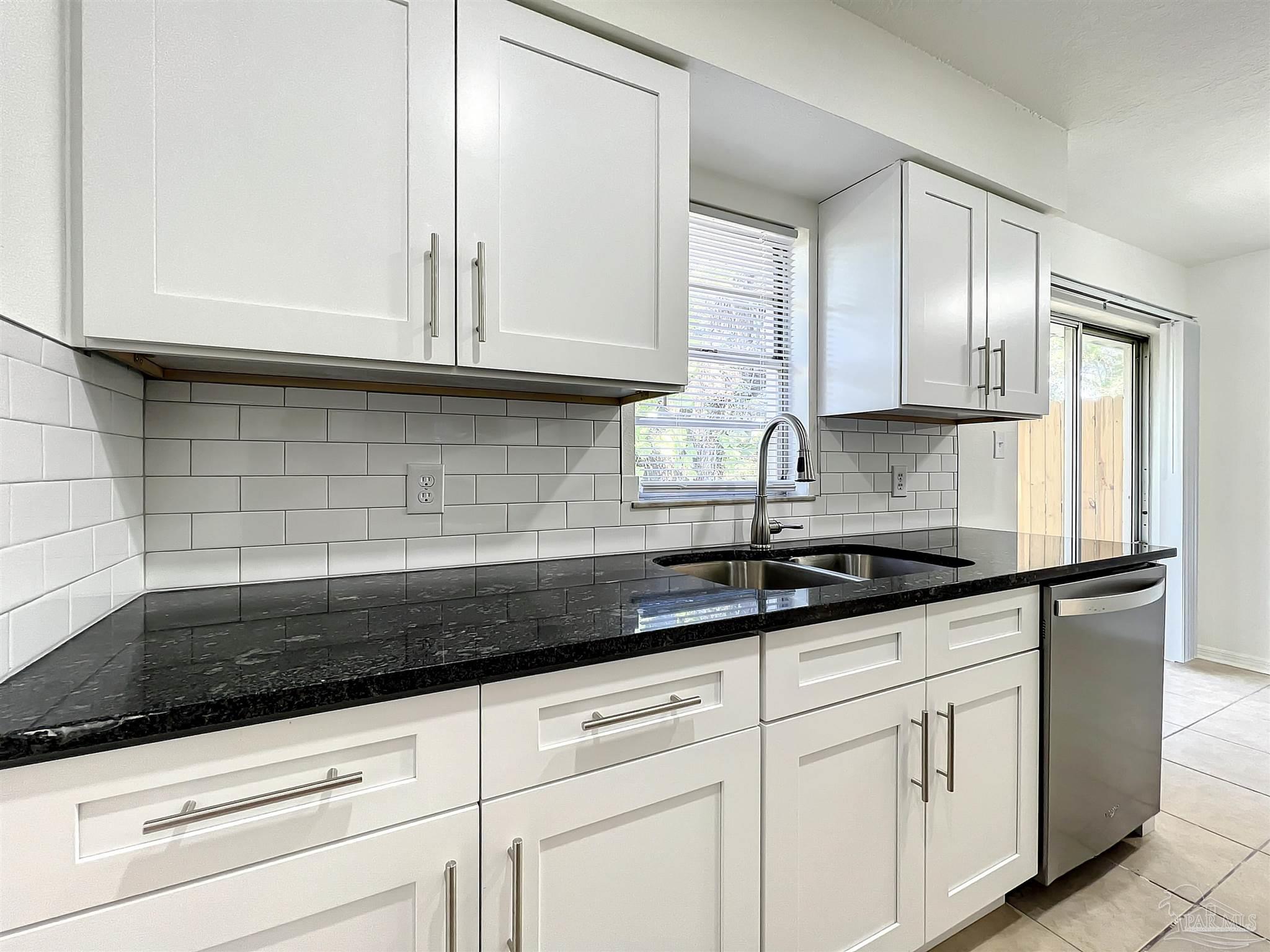 5034 W Washington St