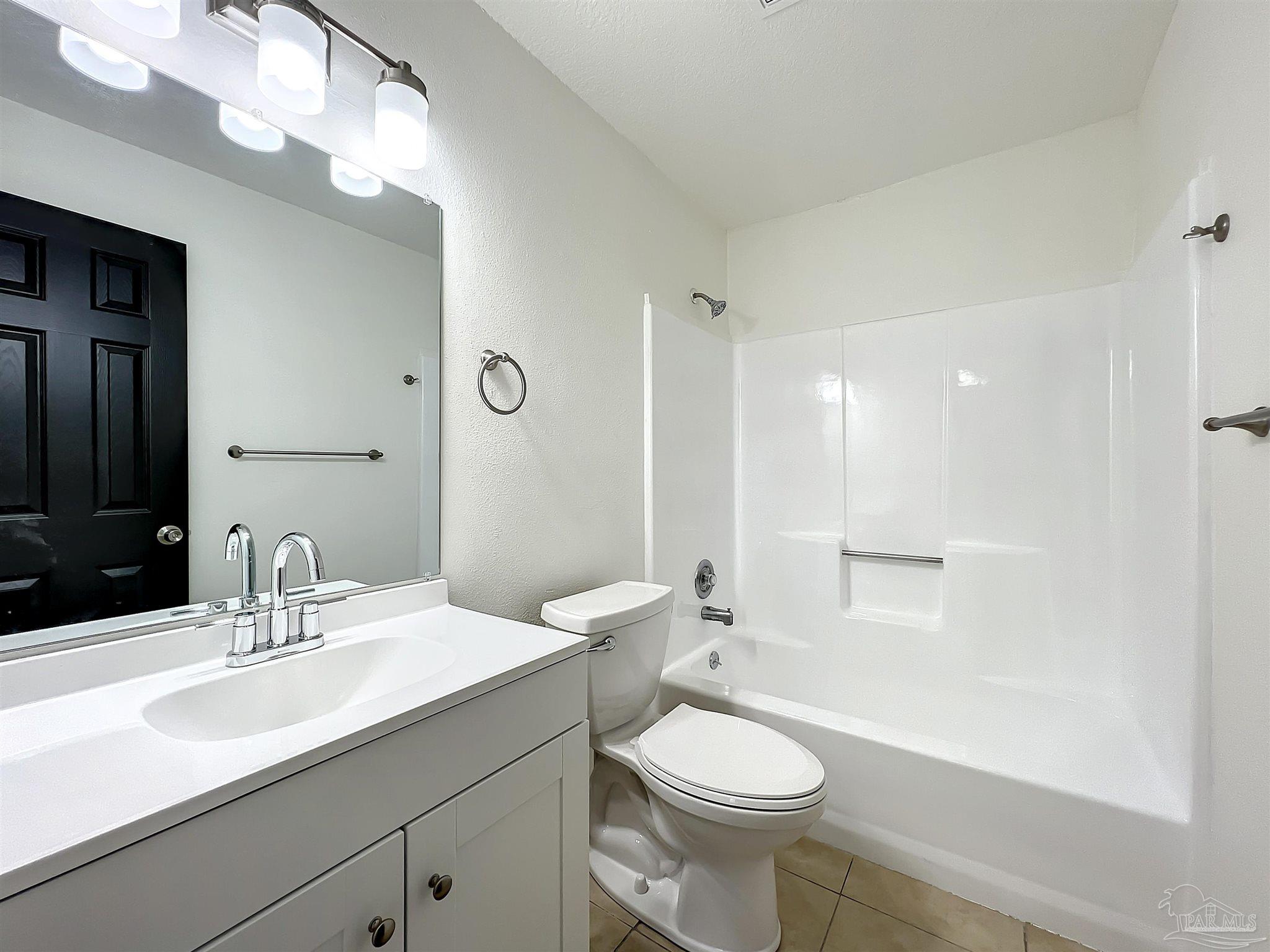 5034 W Washington St