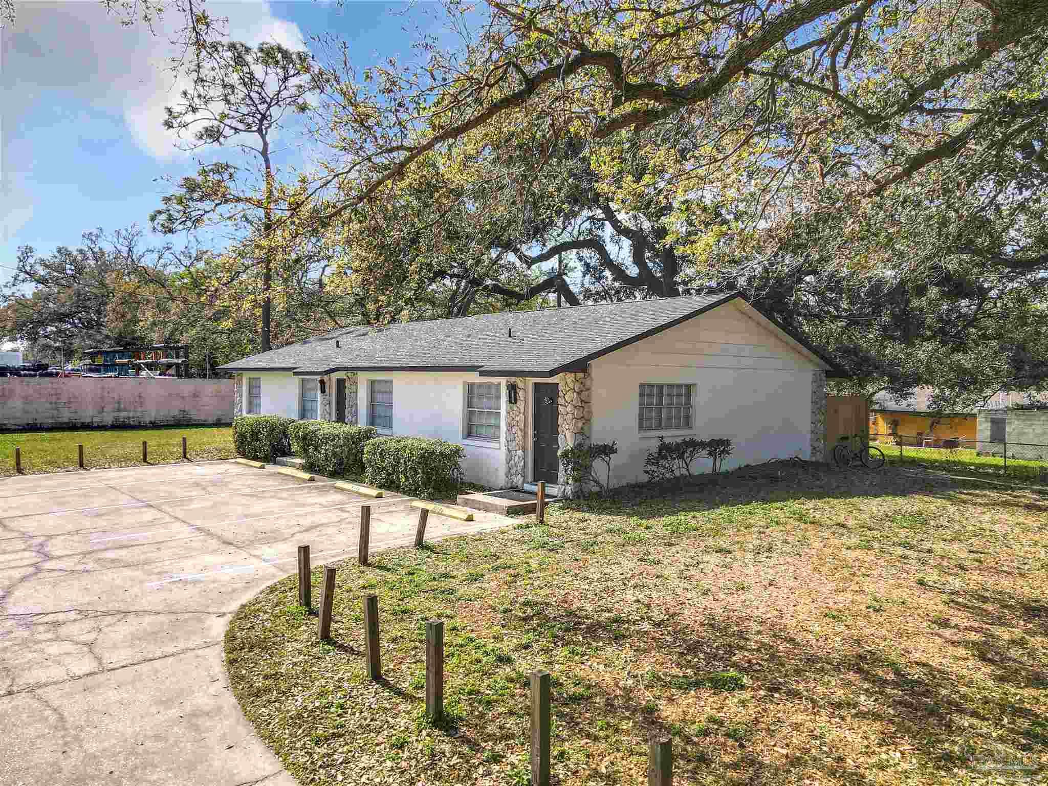 5034 W Washington St