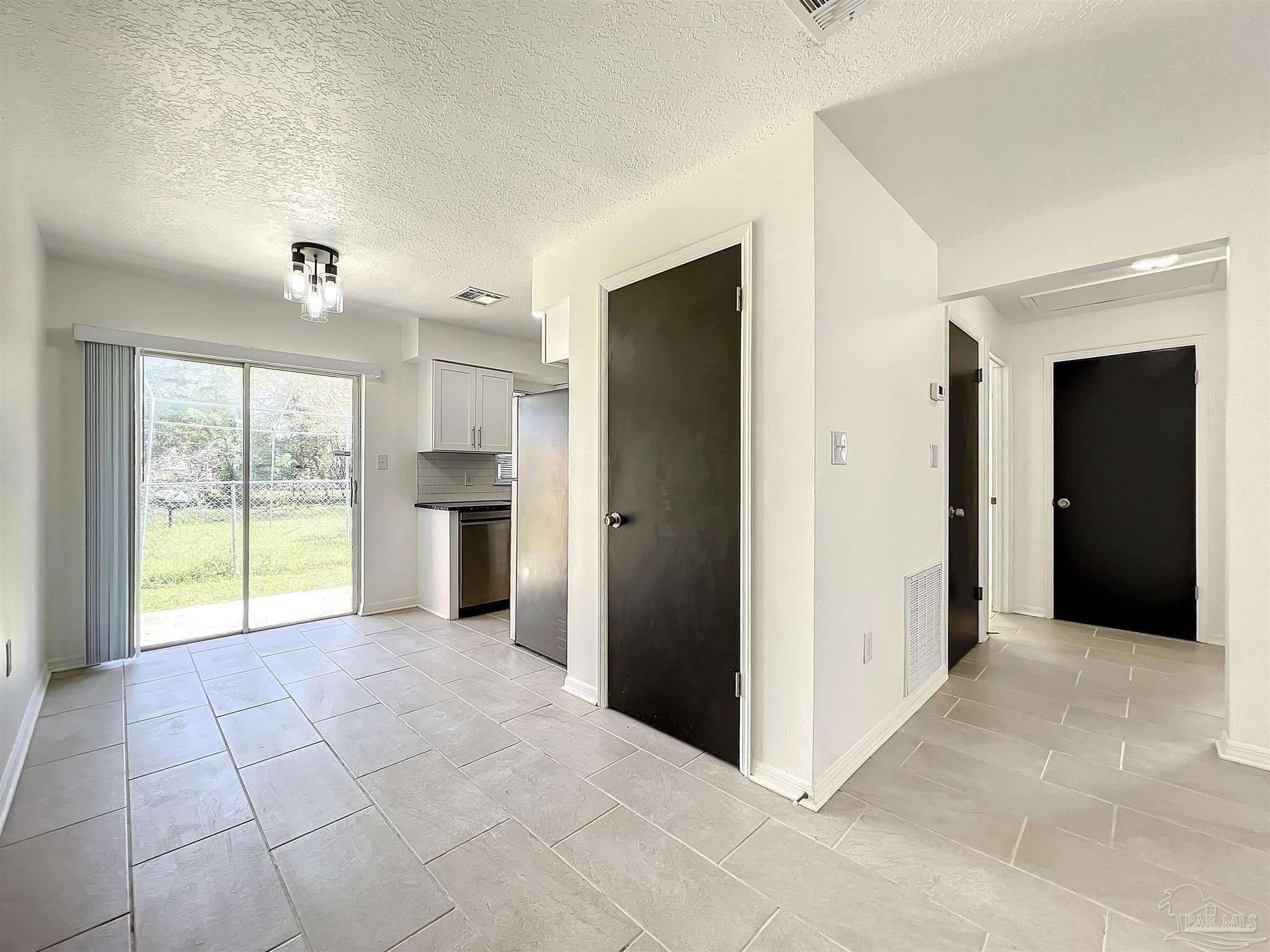 5034 W Washington St