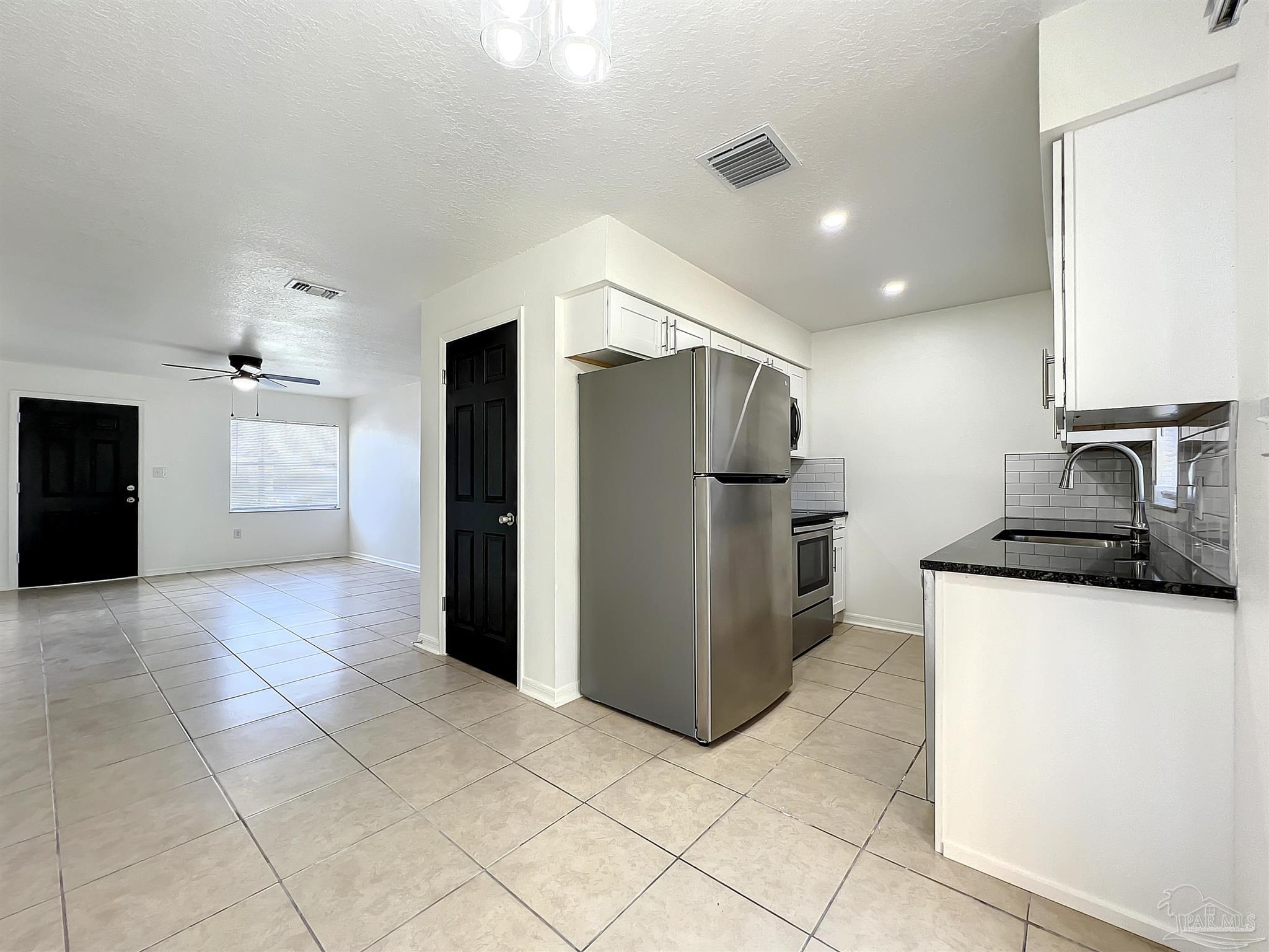 5034 W Washington St