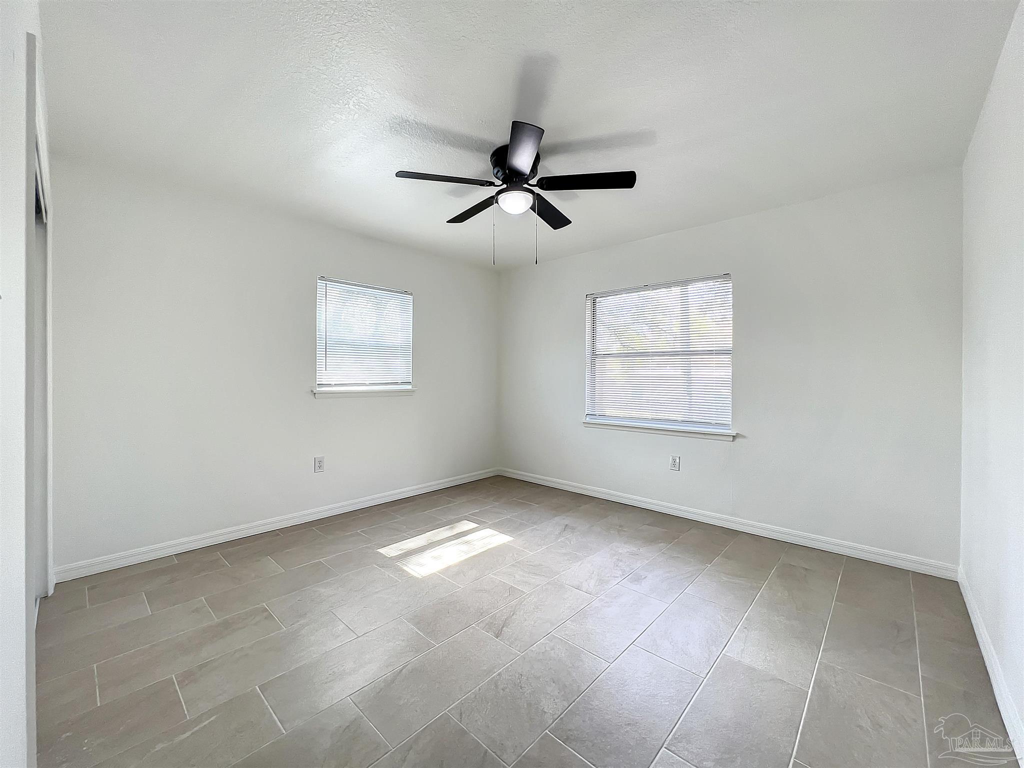 5034 W Washington St