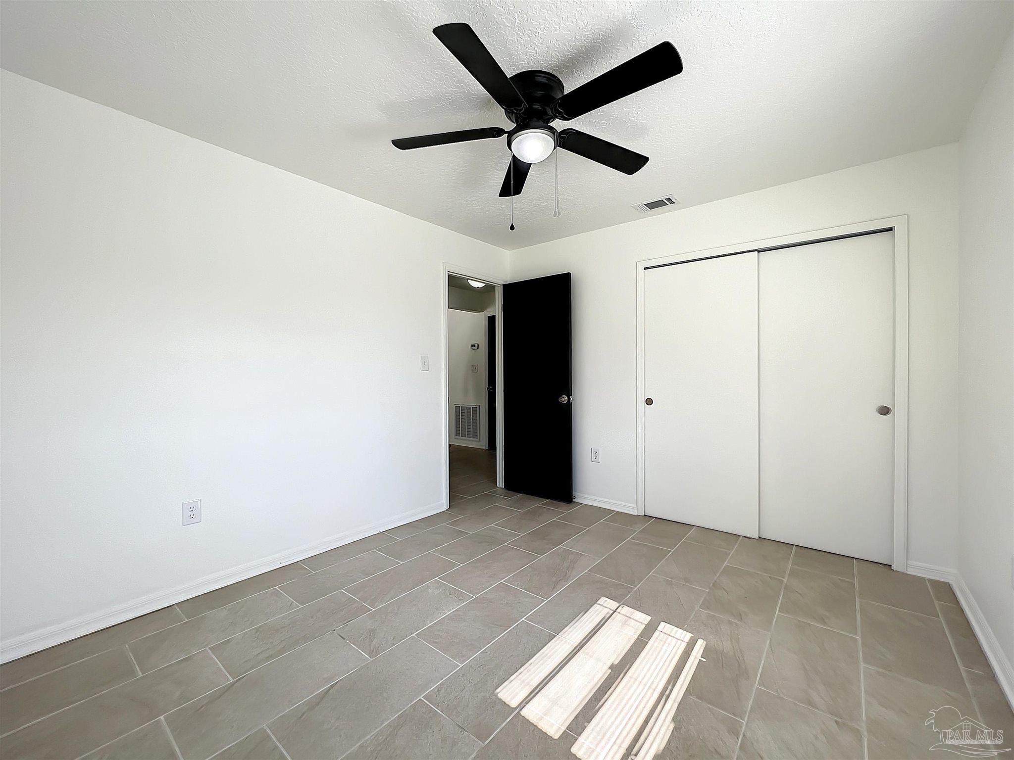 5034 W Washington St