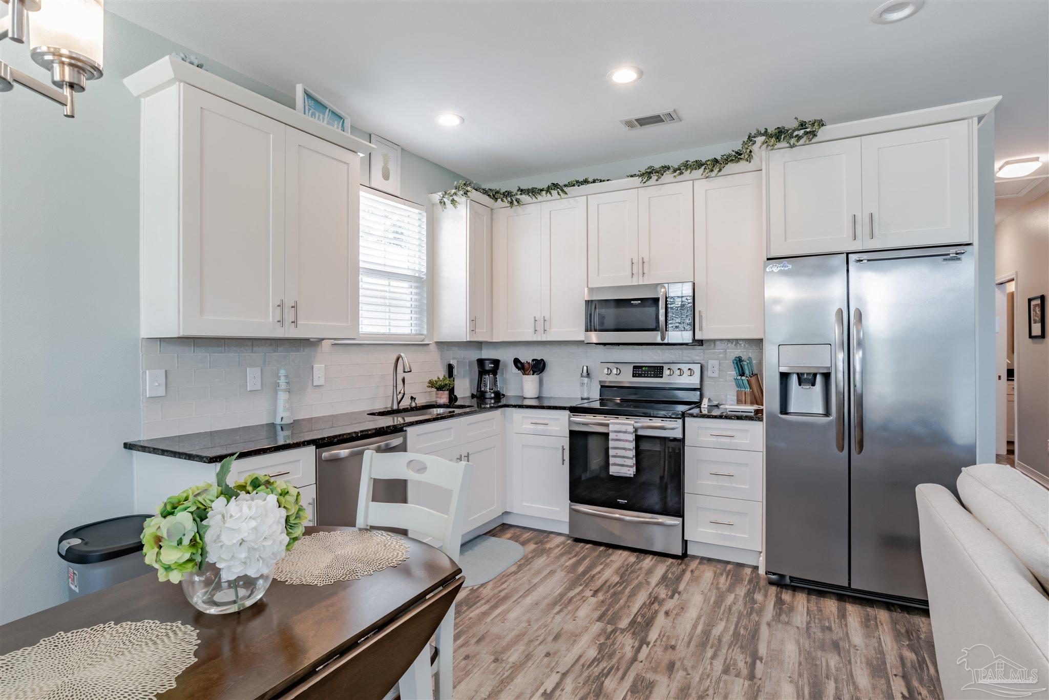 804 W Belmont