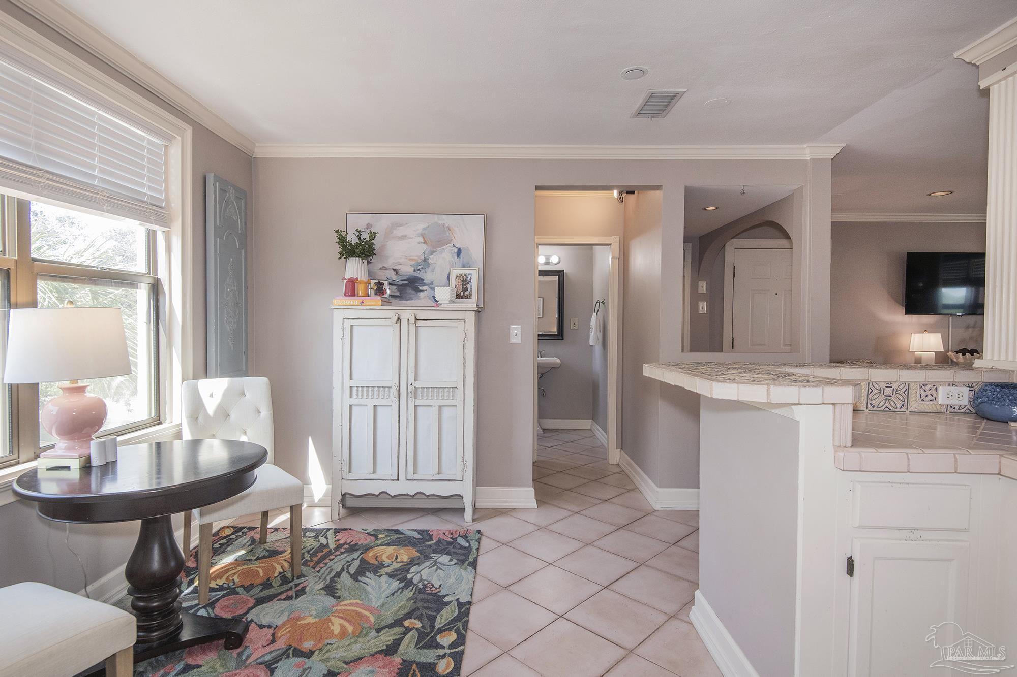 2007 E Gadsden St # 303