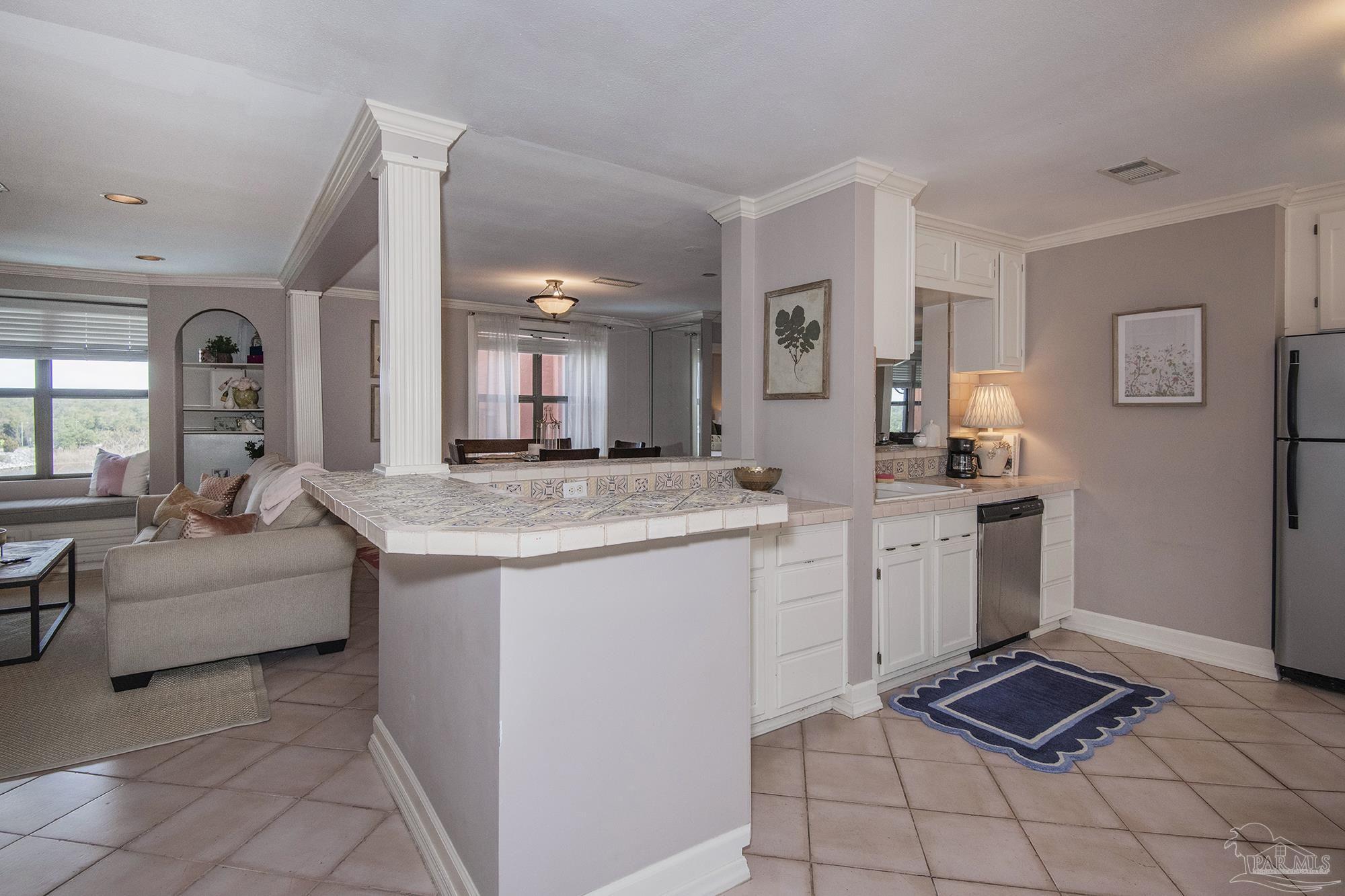 2007 E Gadsden St # 303