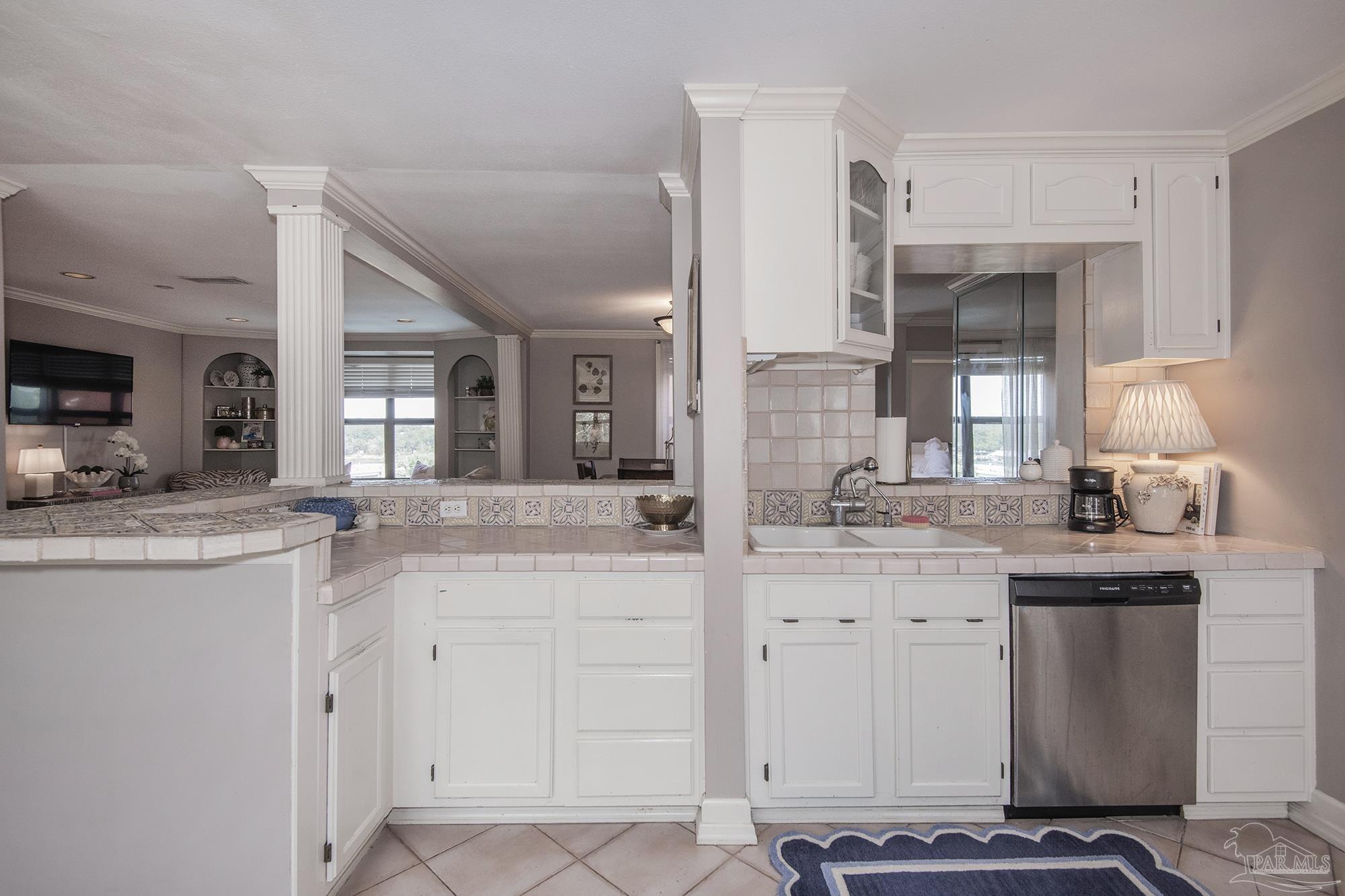 2007 E Gadsden St # 303