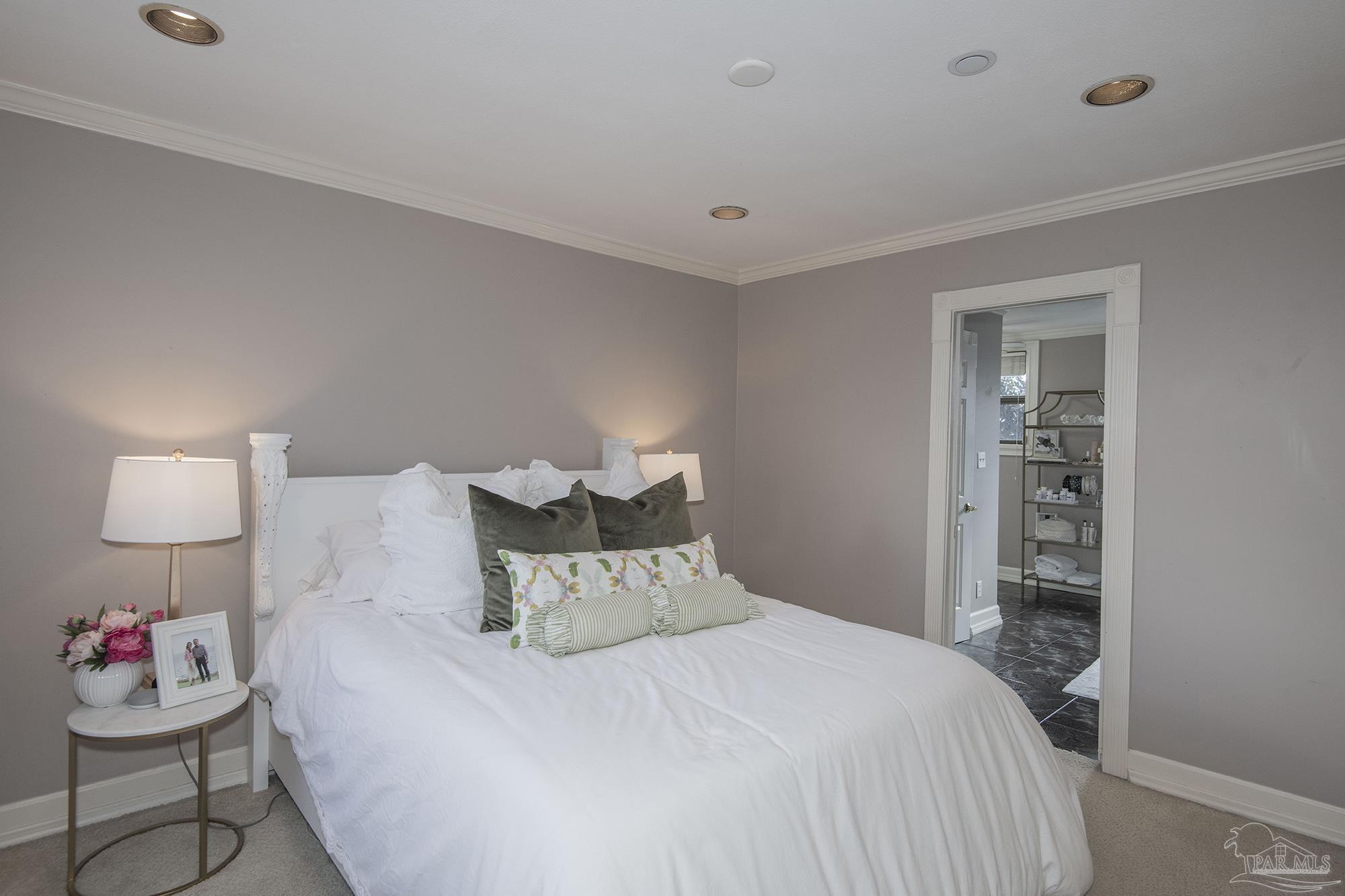 2007 E Gadsden St # 303