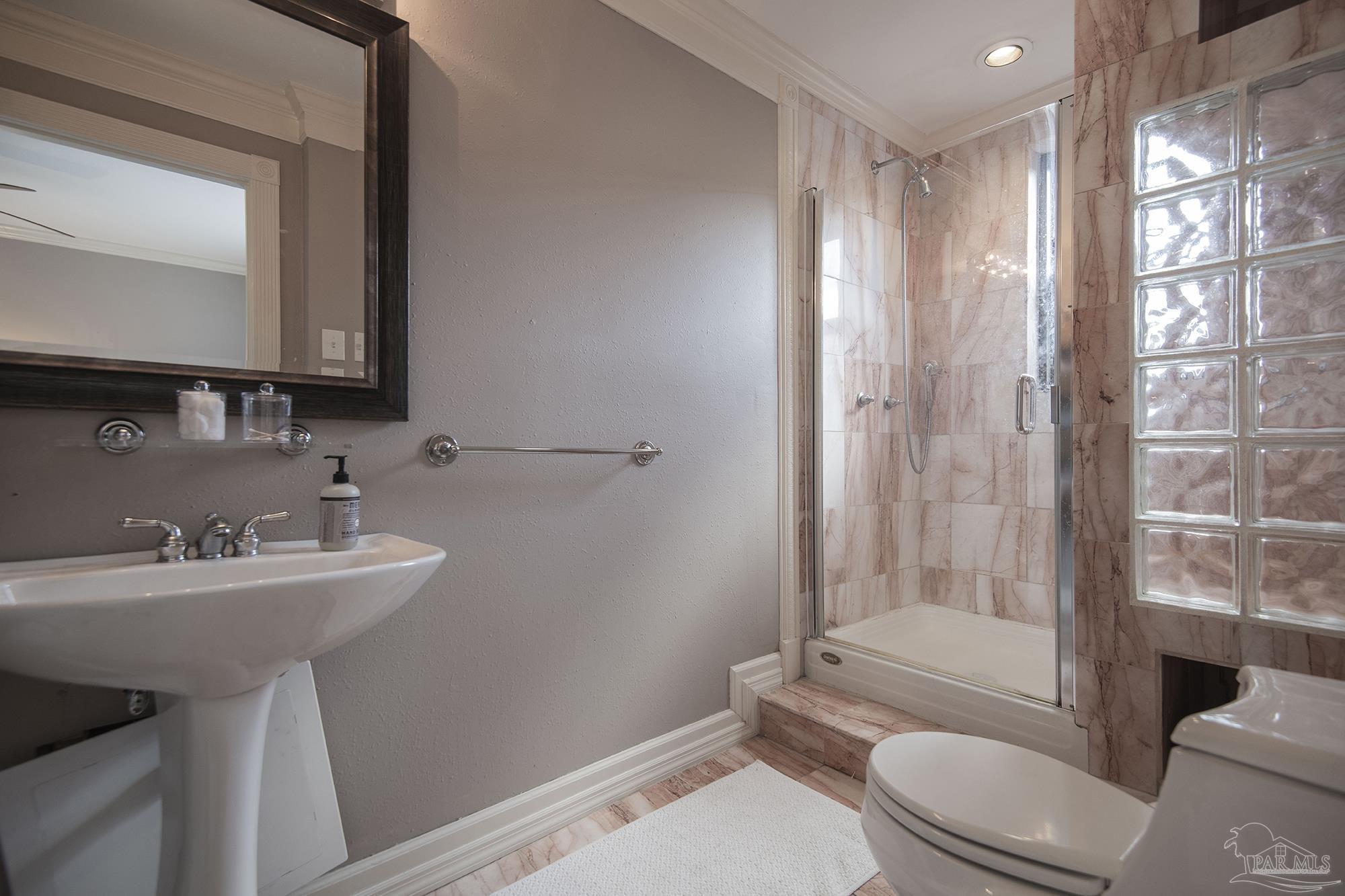 2007 E Gadsden St # 303