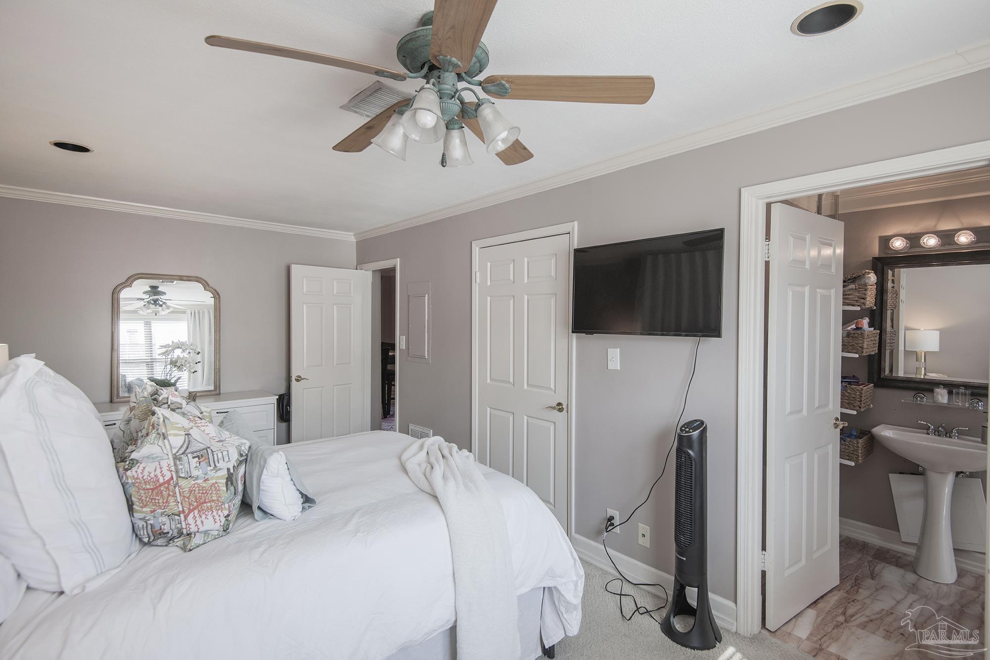 2007 E Gadsden St # 303