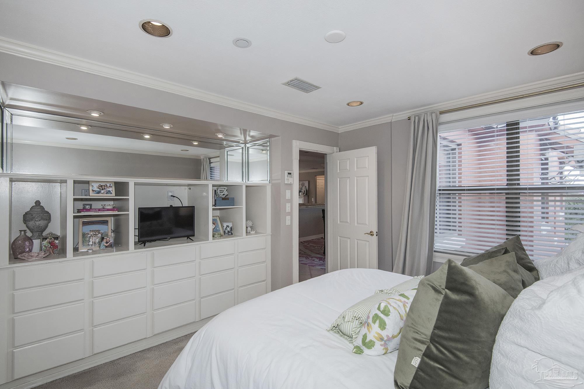 2007 E Gadsden St # 303