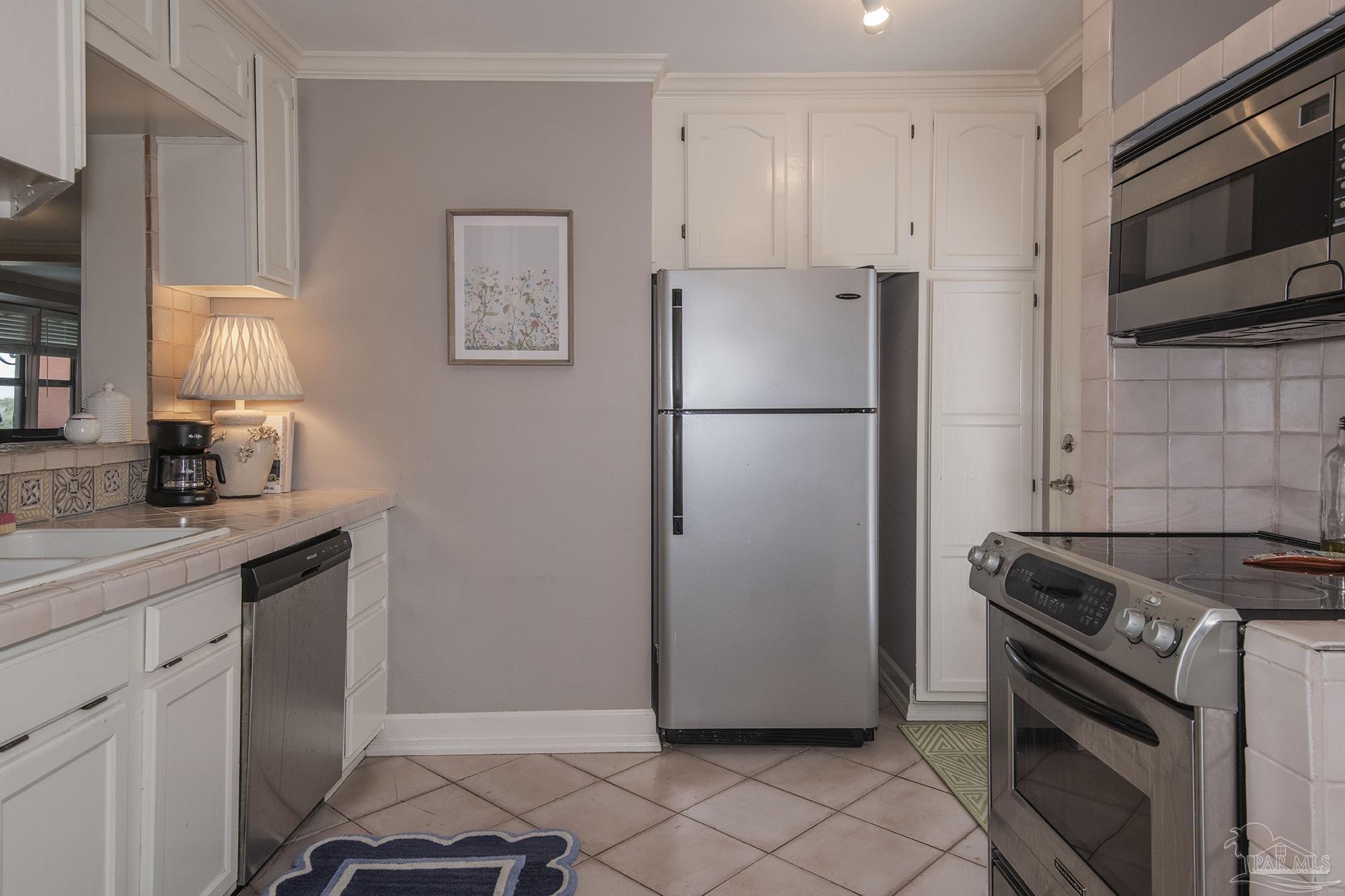 2007 E Gadsden St # 303