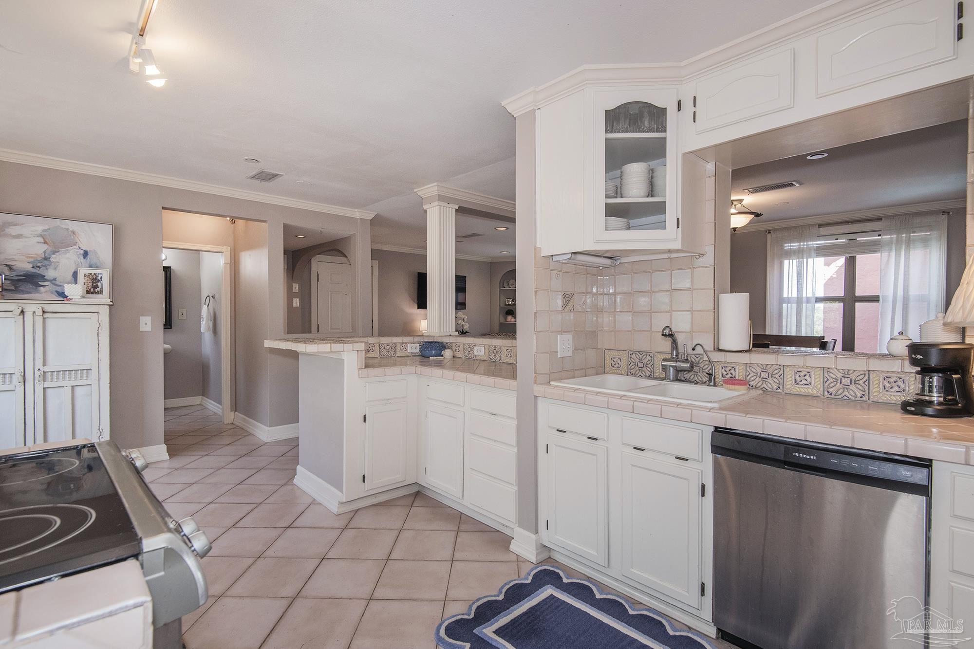 2007 E Gadsden St # 303