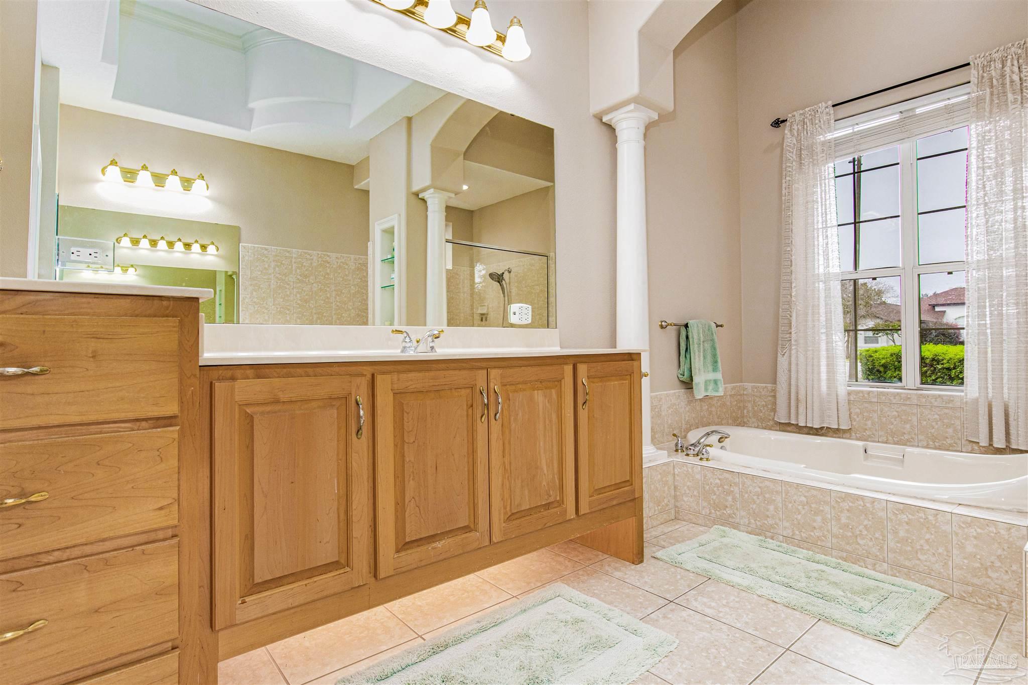 1190 Grand Pointe Dr