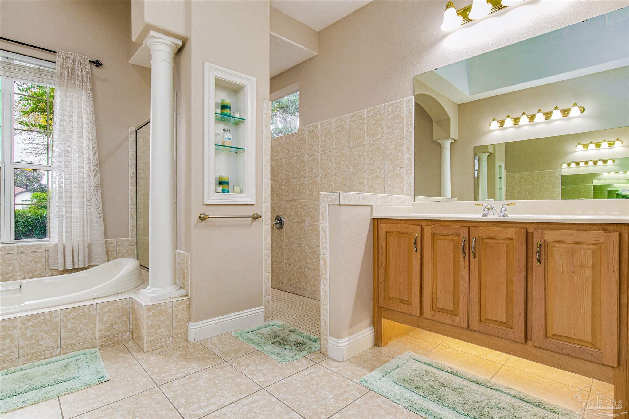 1190 Grand Pointe Dr